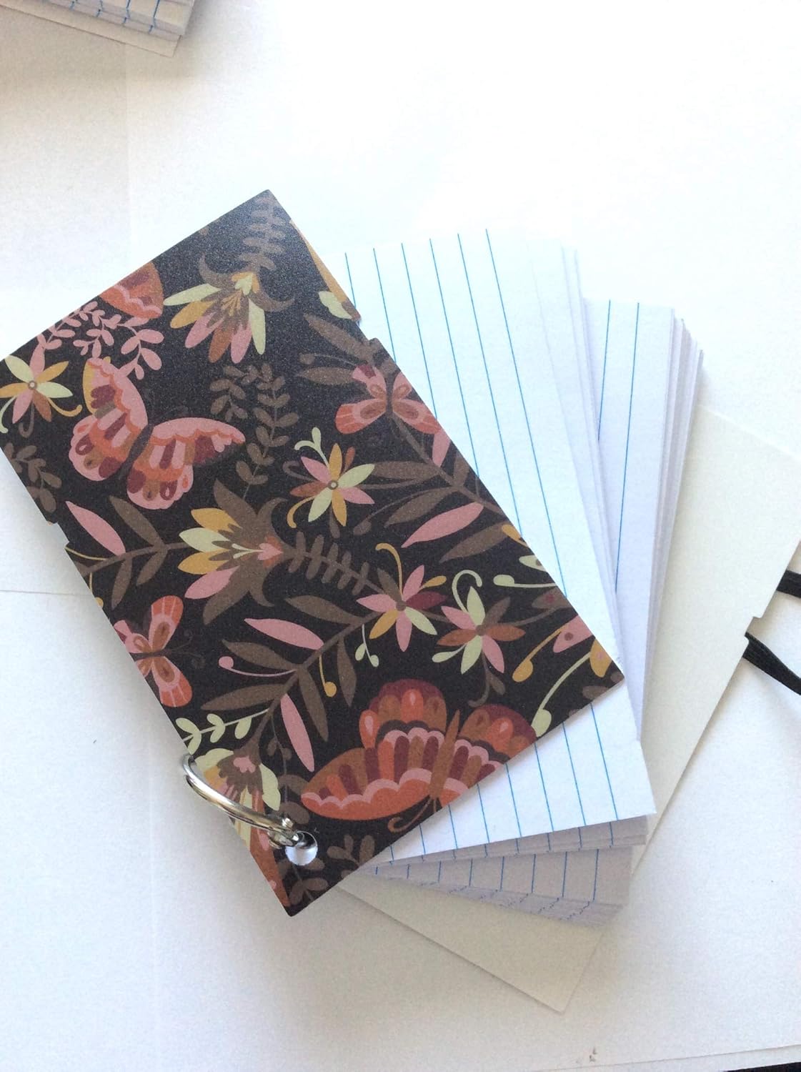 Staples index cards on a ring with poly cover, 3” x 5” (Brown flower Design)