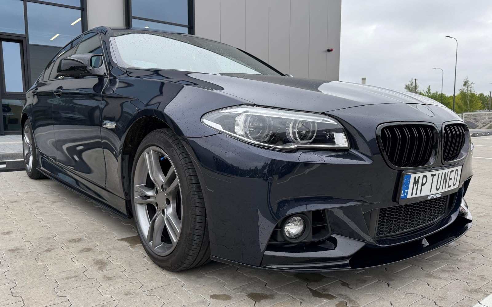 MpTuned F10 F11 Frontstoßstangenspoiler glänzend schwarz für 5 Series 2010–2017 518i 520i 530i 540i m550i 518d 520d 530d 540d