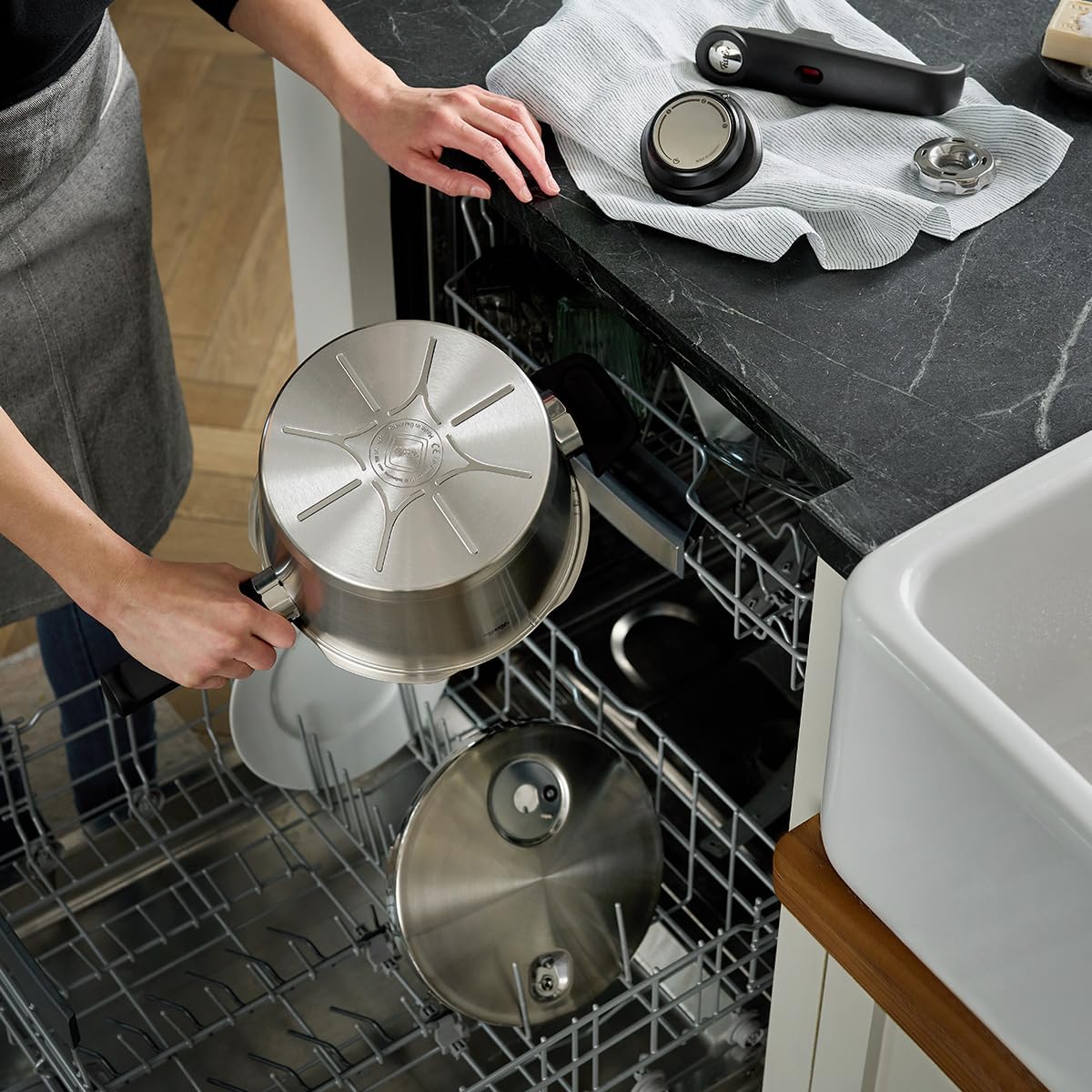 Fissler Vitavit Premium Pentola a pressione in acciaio inox 2.5 L, 18 cm, 4 livelli di cottura, incluso inserto, adatta a fornelli a induzione