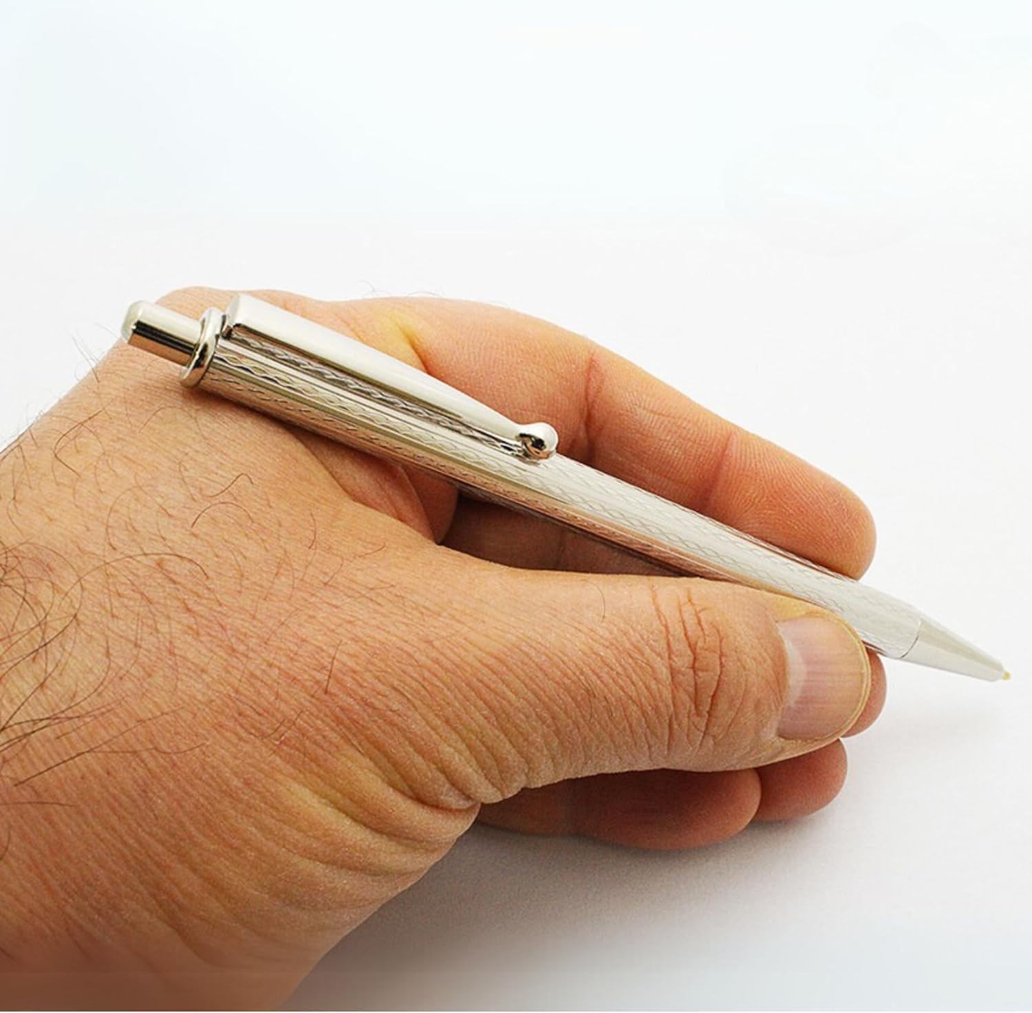 NYLOE - Bolígrafo de acción por botón - Personalizado - Plata de Ley maciza 925 con revestimiento antioxidante - Recargable - Elegancia artesanal - Regalo de graduación - Made in Italy