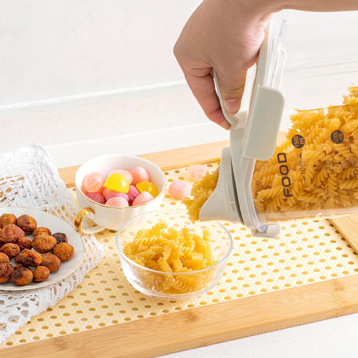LANGMINGDE Vorratsdosen Set mit Deckel Luftdicht, Vorratsbehälter Küchen Aufbewahrung Organizer Spender für Trockenen Lebensmittel Schüttdose Müsli Getreide Mehl (3er Set x 1.5L - Weiß+Weiß+Blau)