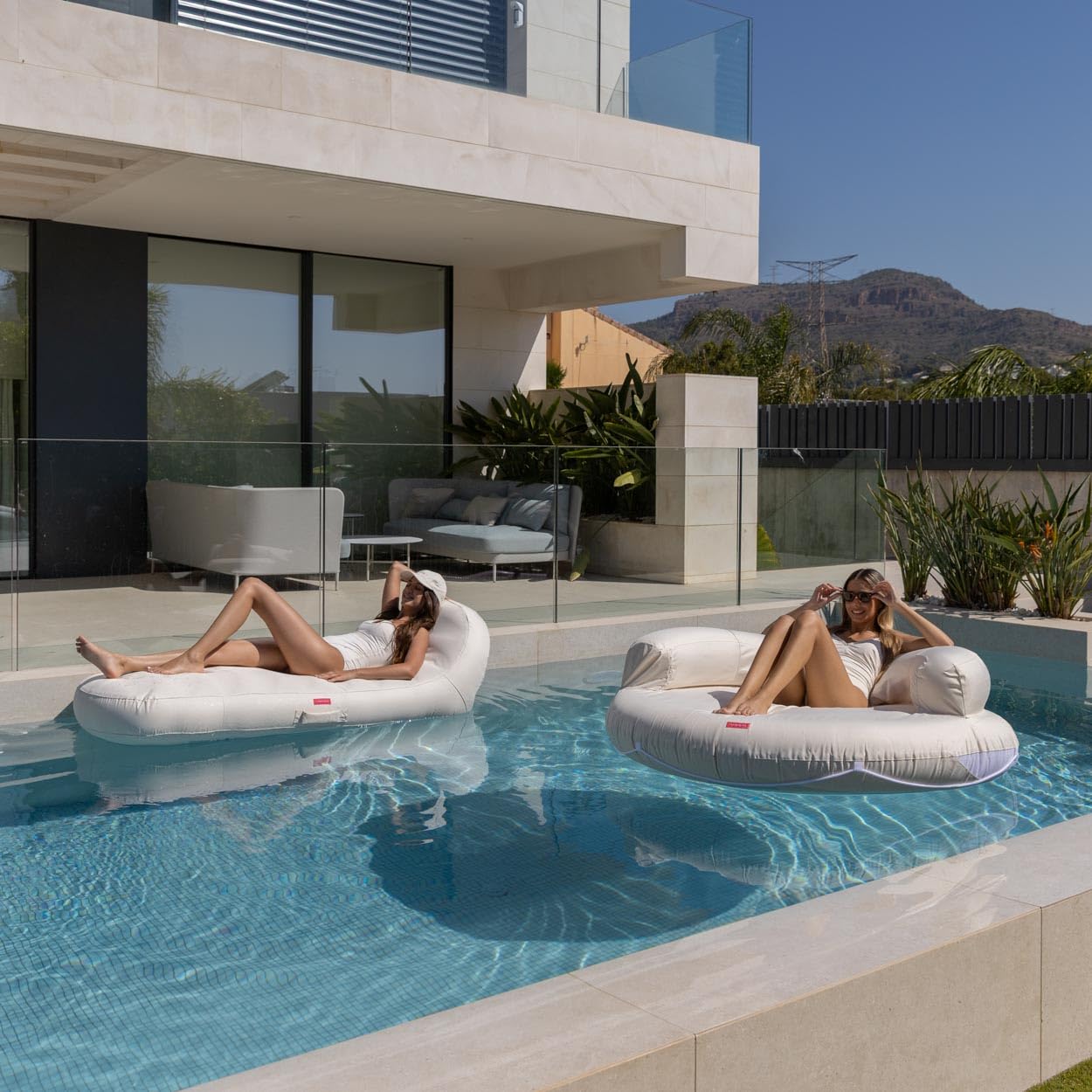 Flamingueo Colchoneta Piscina, Tumbona Hinchable, Estructura Interior PVC, Funda Exterior Poliéster, 152 x 152 x 49 cm