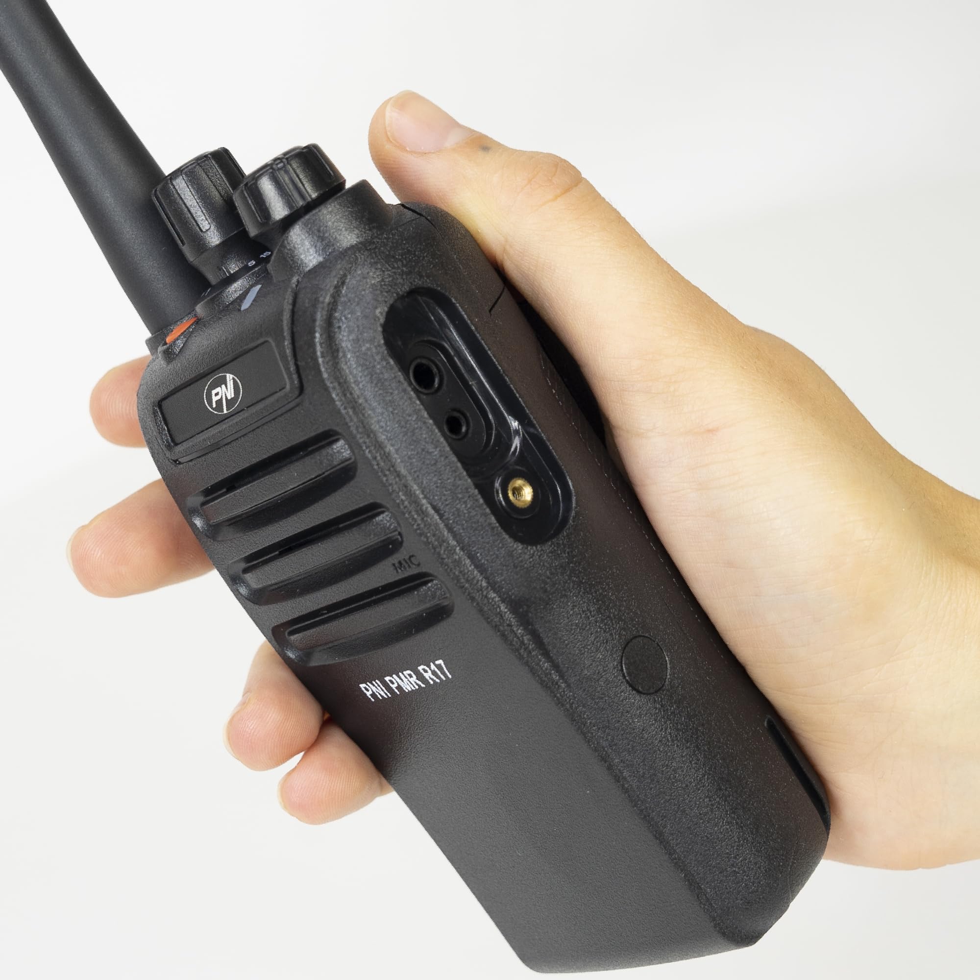 Kit di 6 stazioni radio portatili PNI PMR R17 446 MHz, 0,5 W, 16 canali PMR e 50 CTCSS e 104 toni DCS, programmabili, Li-Ion 2200 mAh, IP68