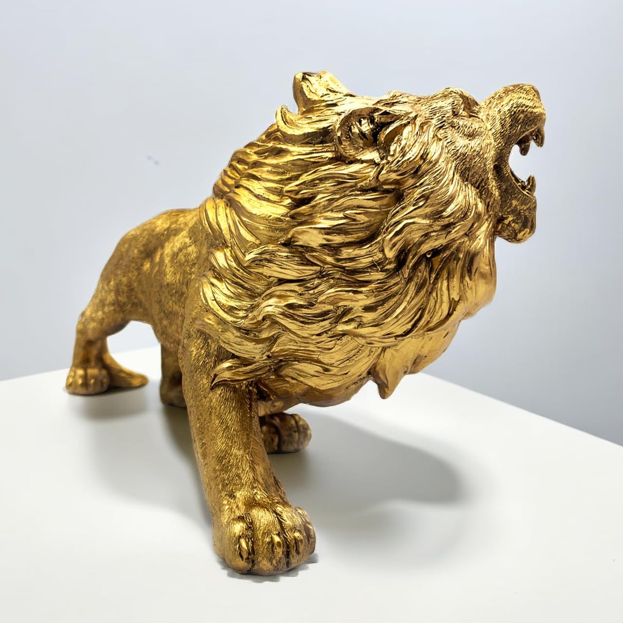 Statua di leone da 33 cm, scultura in resina, regali da collezione per gli amanti del leone, decorazione per la casa, accessori da scrivania, decorazione da giardino, decorazione per esterni, oro