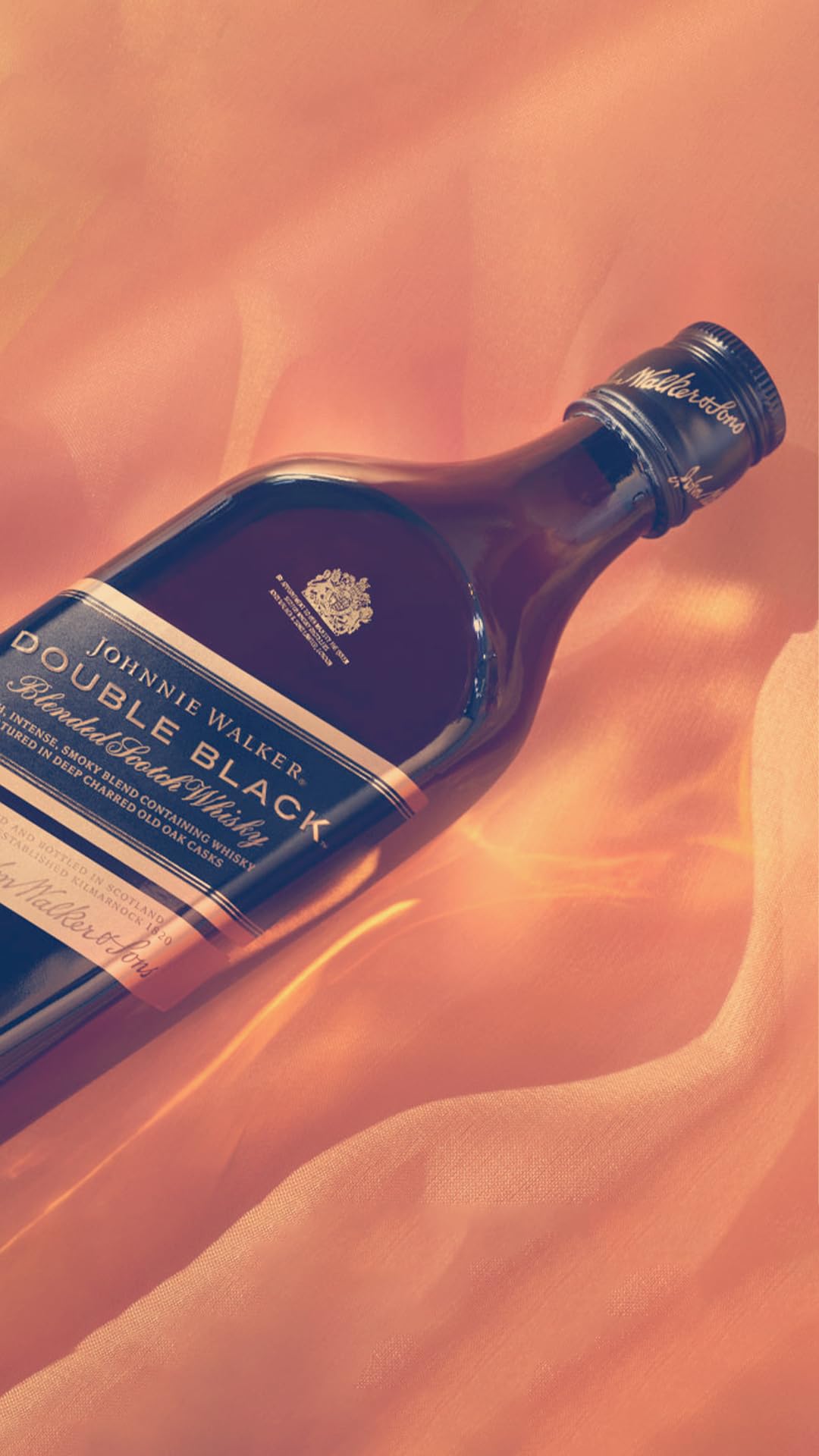 KIT 02 JOHNNIE WALKER DOUBLE BLACK BLENDED SCOTCH WHISKY 1000ML
