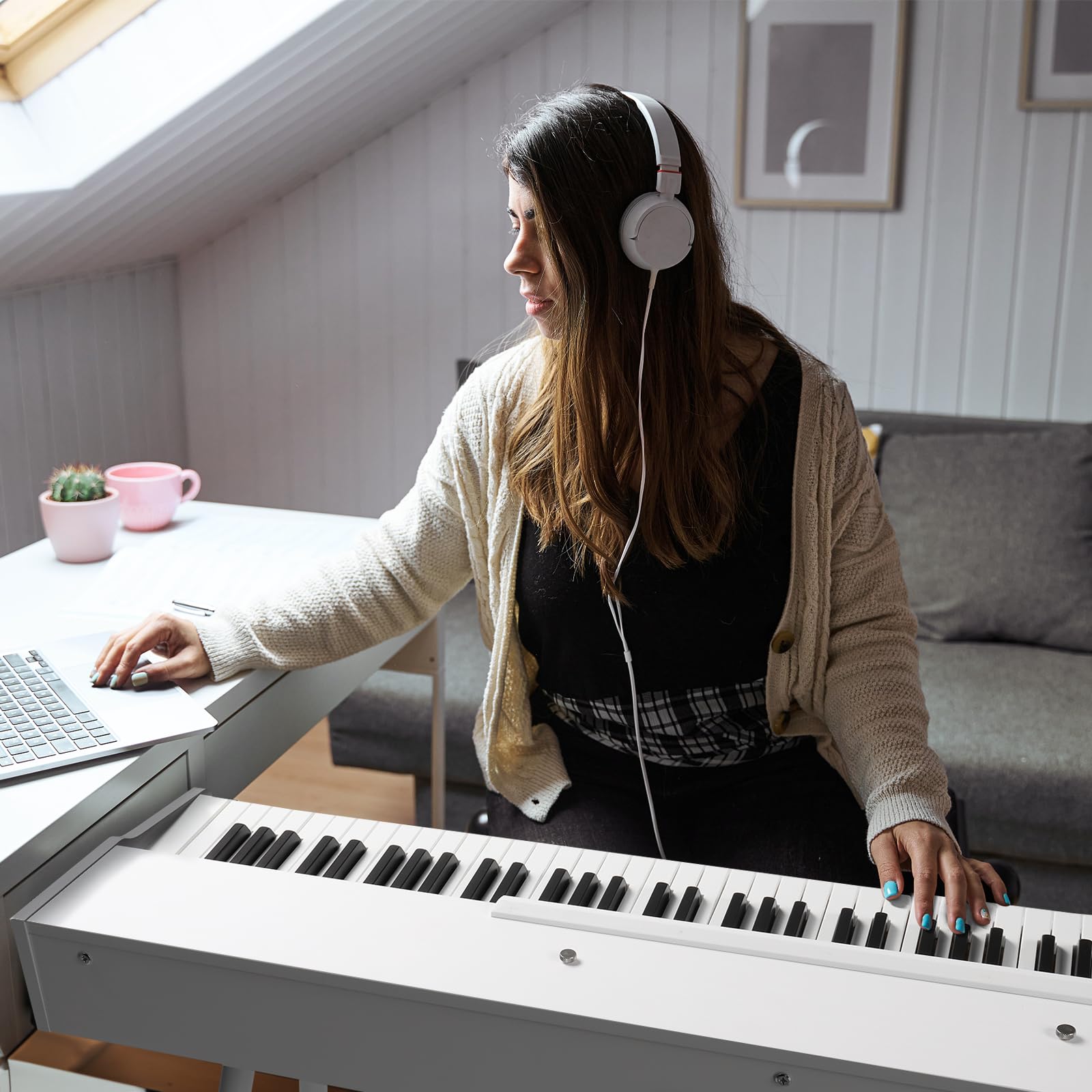 LALAHO E-Piano, pianoforte digitale a 88 tasti, per principianti, tastiera con 3 pedali, supporto a quattro zampe, doppio Bluetooth, altoparlante stereo, bianco