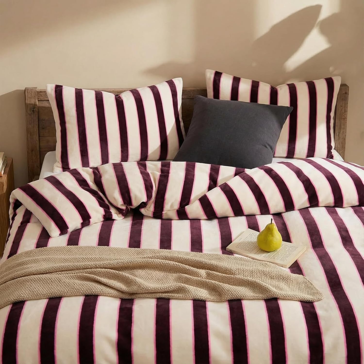 Bedbay Striped King Comforter Set Velvety Fleece Comforter Set Modern Style Striped Beding with 2 Pillowcases Lightweight 3 Pcs Boho Bedding Quilt Farmhouse Fluffy Bed Set for All Seasons