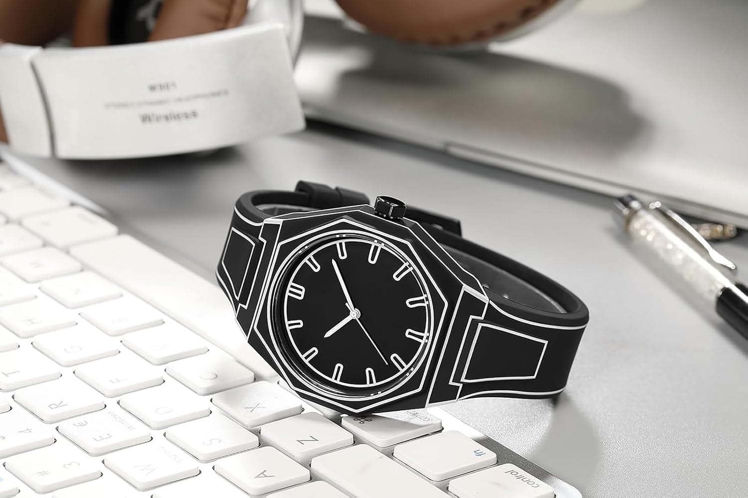 BESTKANG Minimalist Black & White Anime Sports Men's Watch - Creative Sketch Design, Quartz Movement, Fashionable Watches for Men