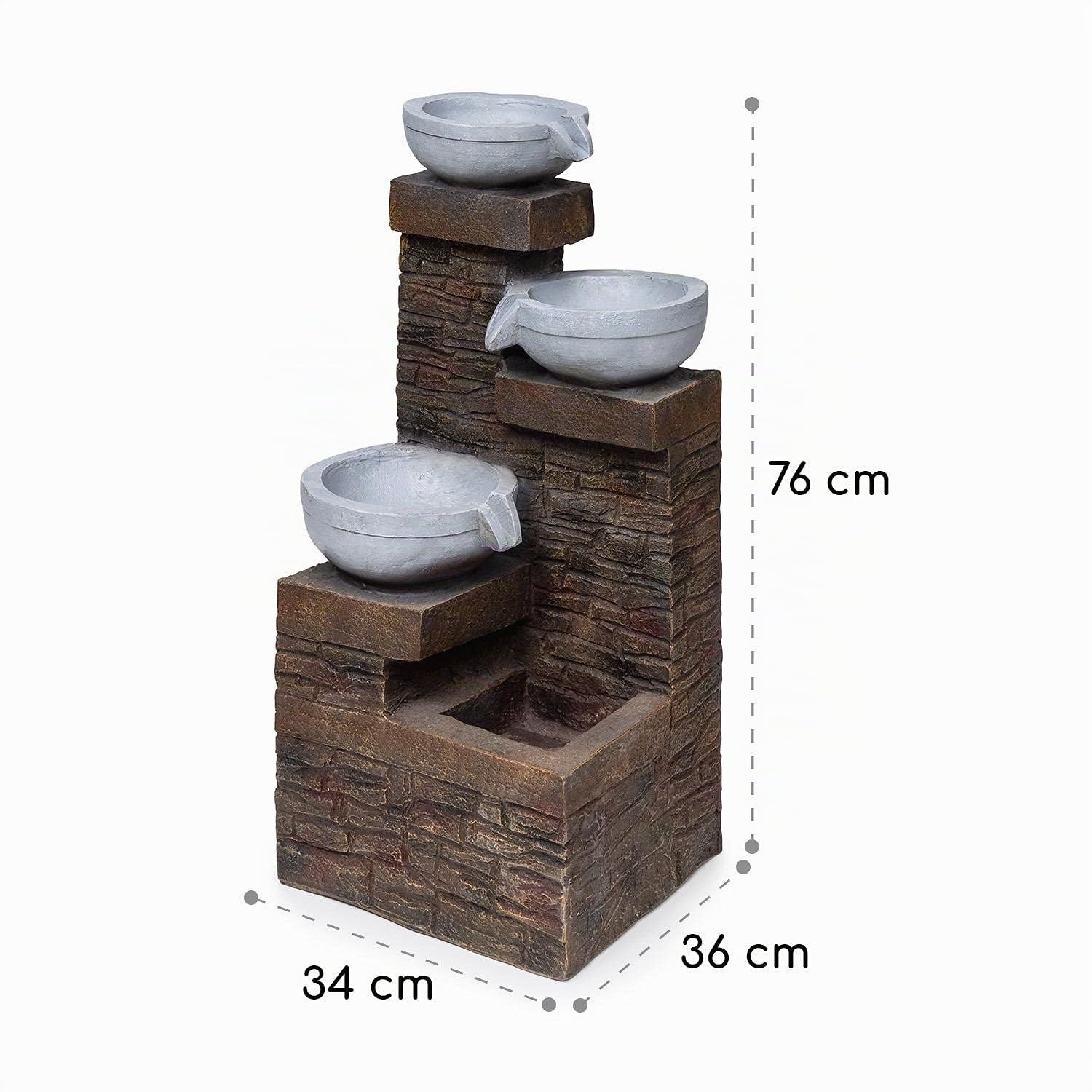 blumfeldt Fez - Fontaine Solaire décorative de Jardin, Eclairage LED, 34 x 76 x 36 cm (LxHxP), Polyrésine, 3 Niveaux de Cascade, pour intérieur et extérieur - Aspect Pierre
