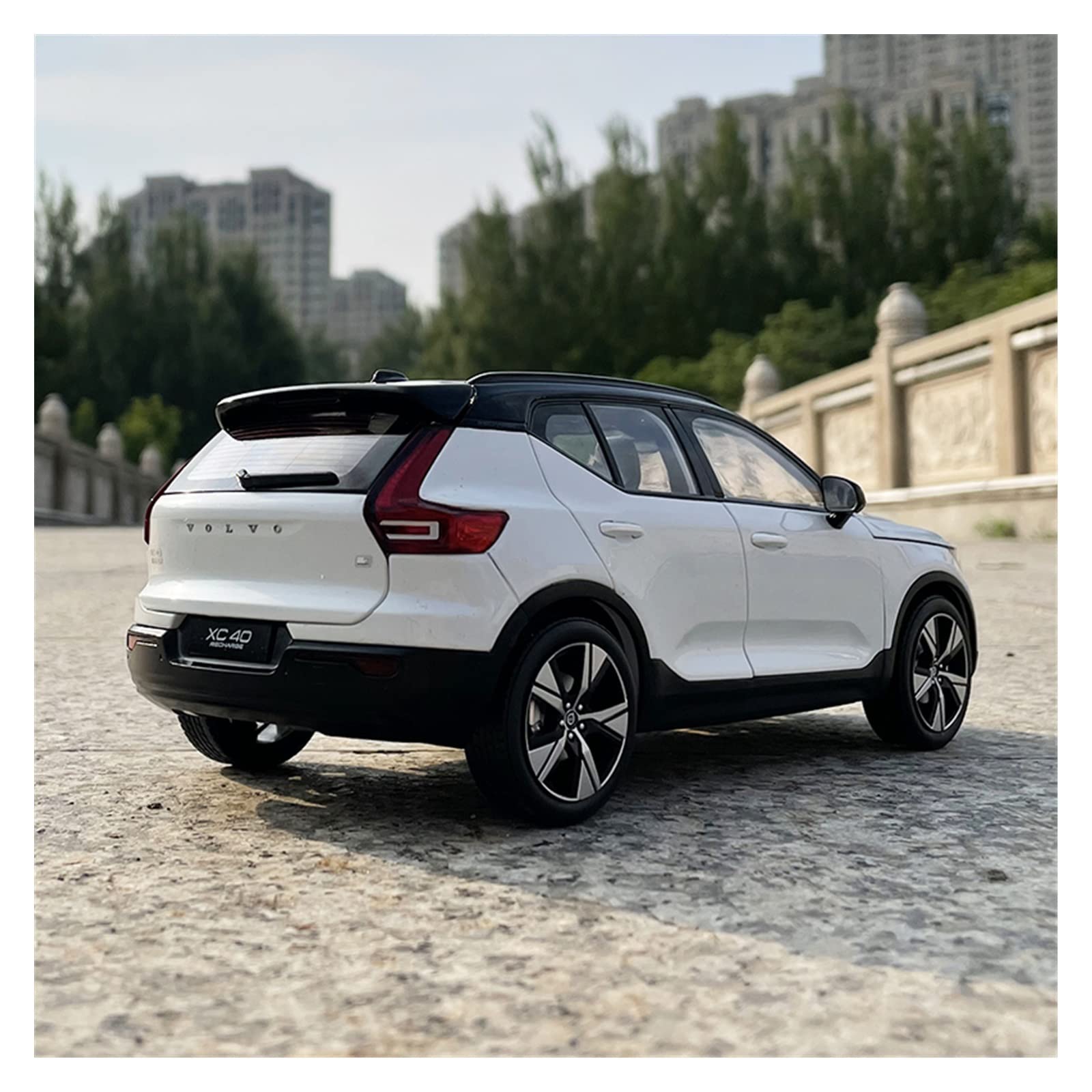 VOLVO XC40 1/18 ミニカー 1/18 ボルボ Volvo XC40 白 ホワイト SUV クロスカントリー 外車