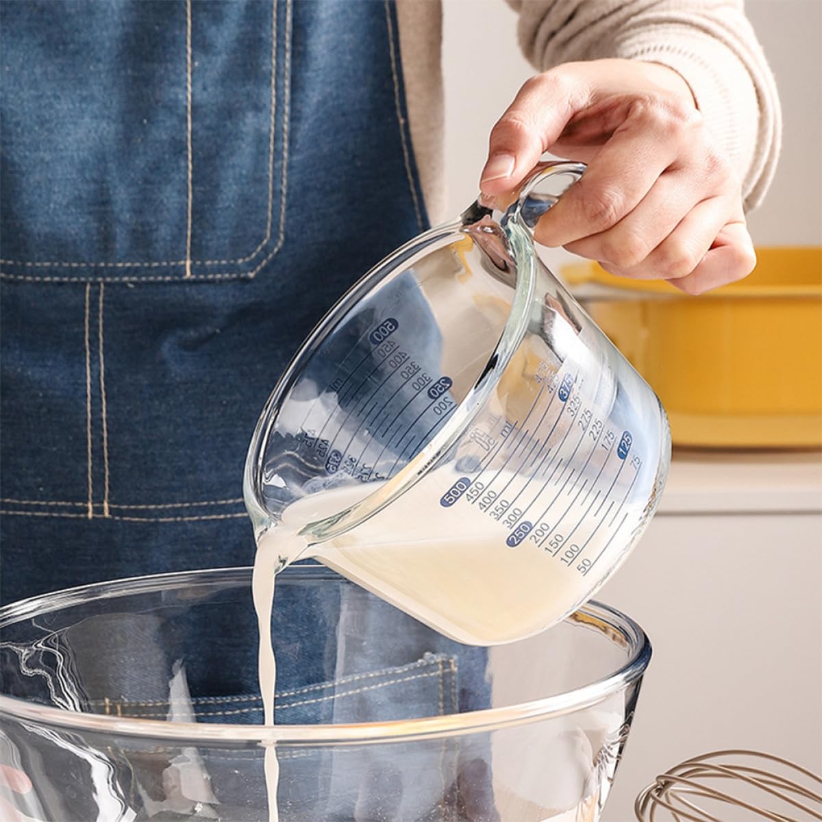 Mikikit Hitzebeständiger Glasmessbecher 500 Ml aus Dickwandigem Glas mit Skala und Isoliertem Griff für Küche und Backen