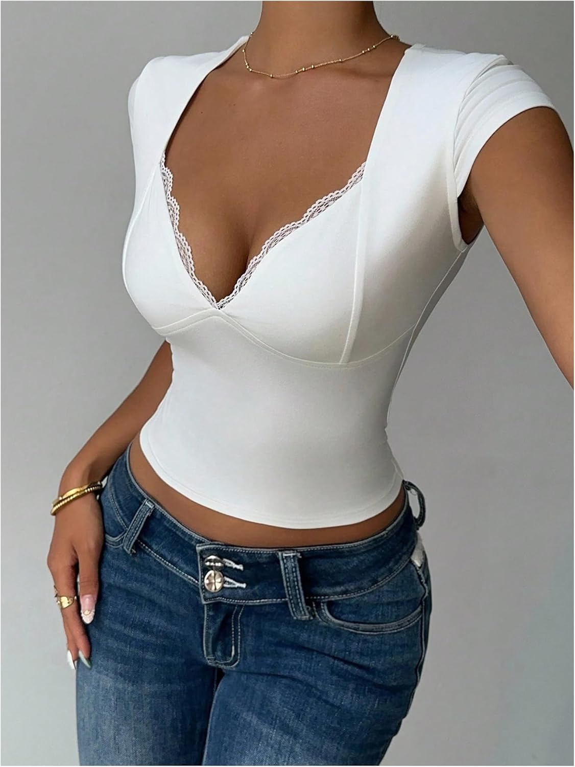 Floerns Women's Y2k Lace Trim V Neck T Shirts Cap Sleeve Fitted Summer Crop Tops - Image 4