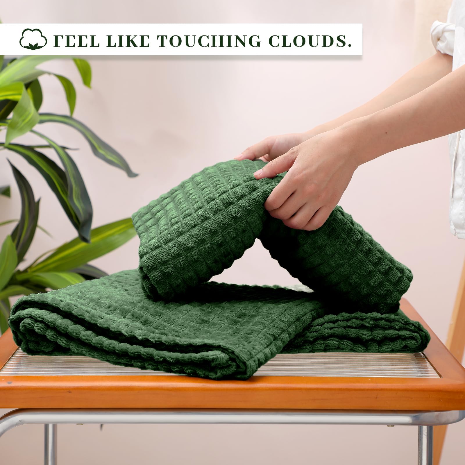 Buryeah 12 coperte in pile di flanella, 127 x 152 cm, per matrimoni, design a griglia jacquard 3D, morbida e sottile, per divano, sedia, regali di donazione (verde scuro)