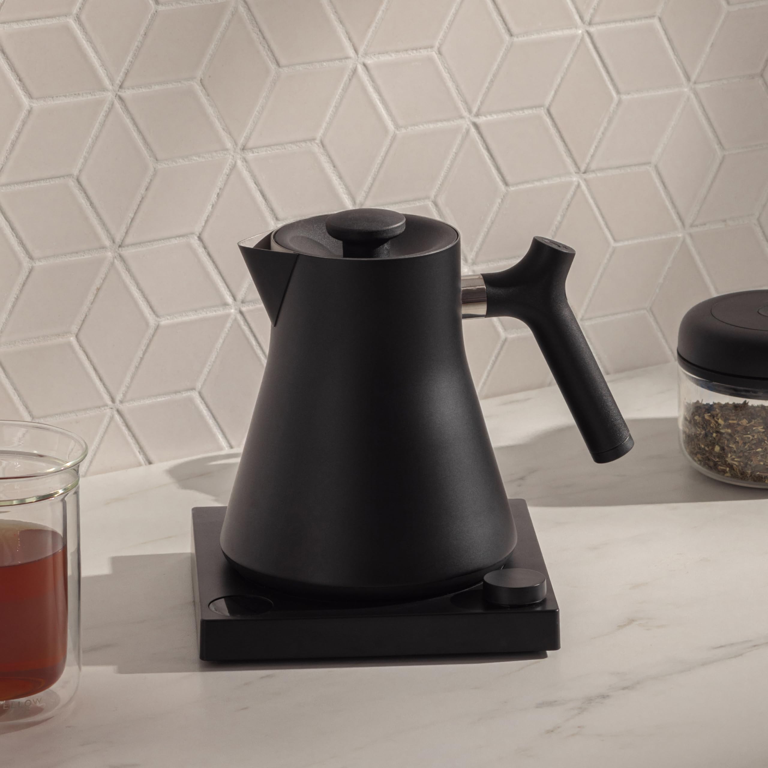 Fellow Corvo EKG Elektrischer Wasserkessel – Elektrische Übergusskanne für Kaffee und Tee – schnellerhitzender elektrischer Wasserkocher – Mattschwarz – 0,9 Liter