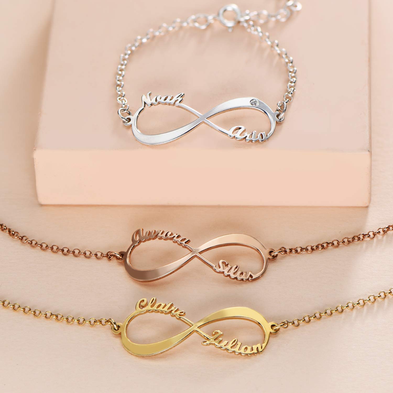 MYKA - Pulsera Infinito con nombres - Joyería personalizada para Mamá, Abuela - pulsera con nombre, letras - Regalos para mujer, Día de la Madre, Navidad, Cumpleaños