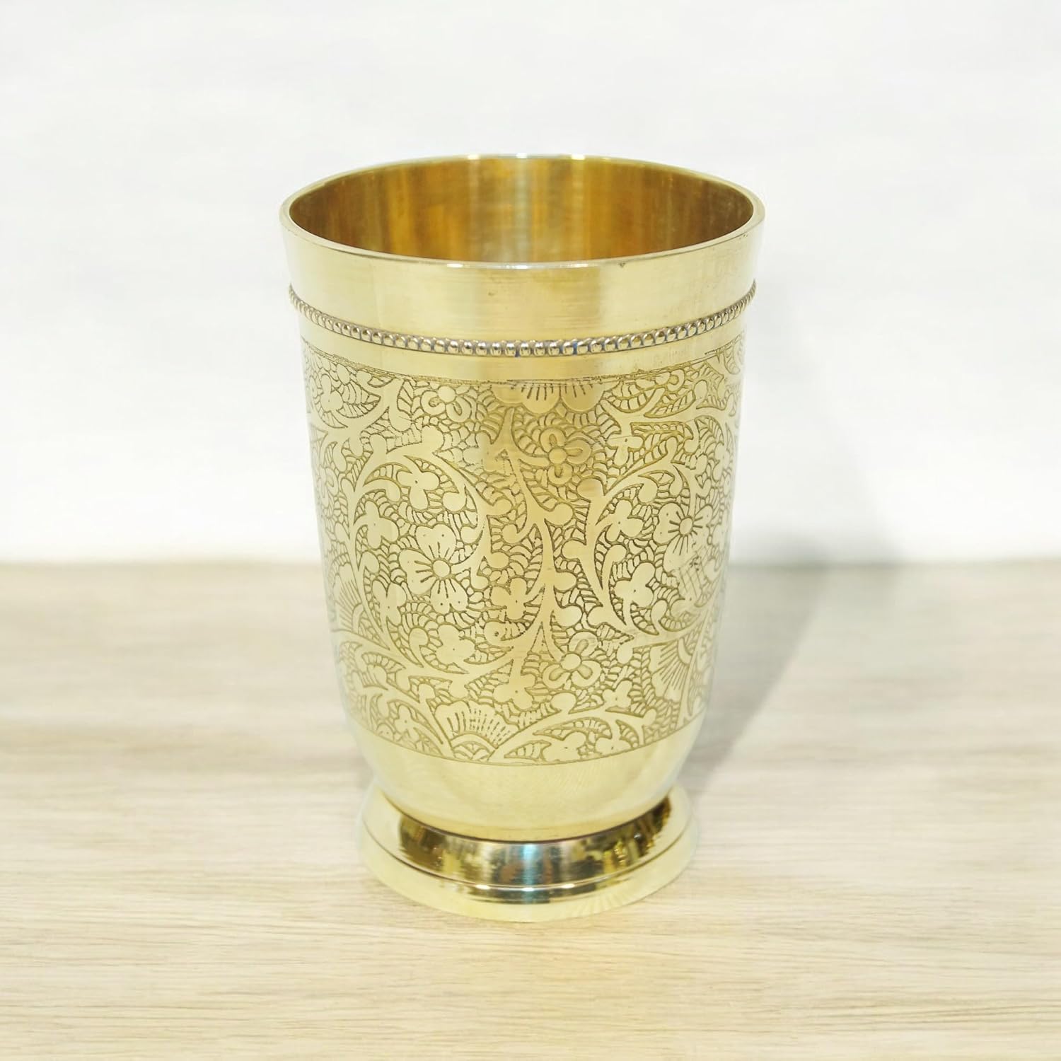 Verres en laiton au style vintage pour sublimer vos soirées et apéritifs rétro