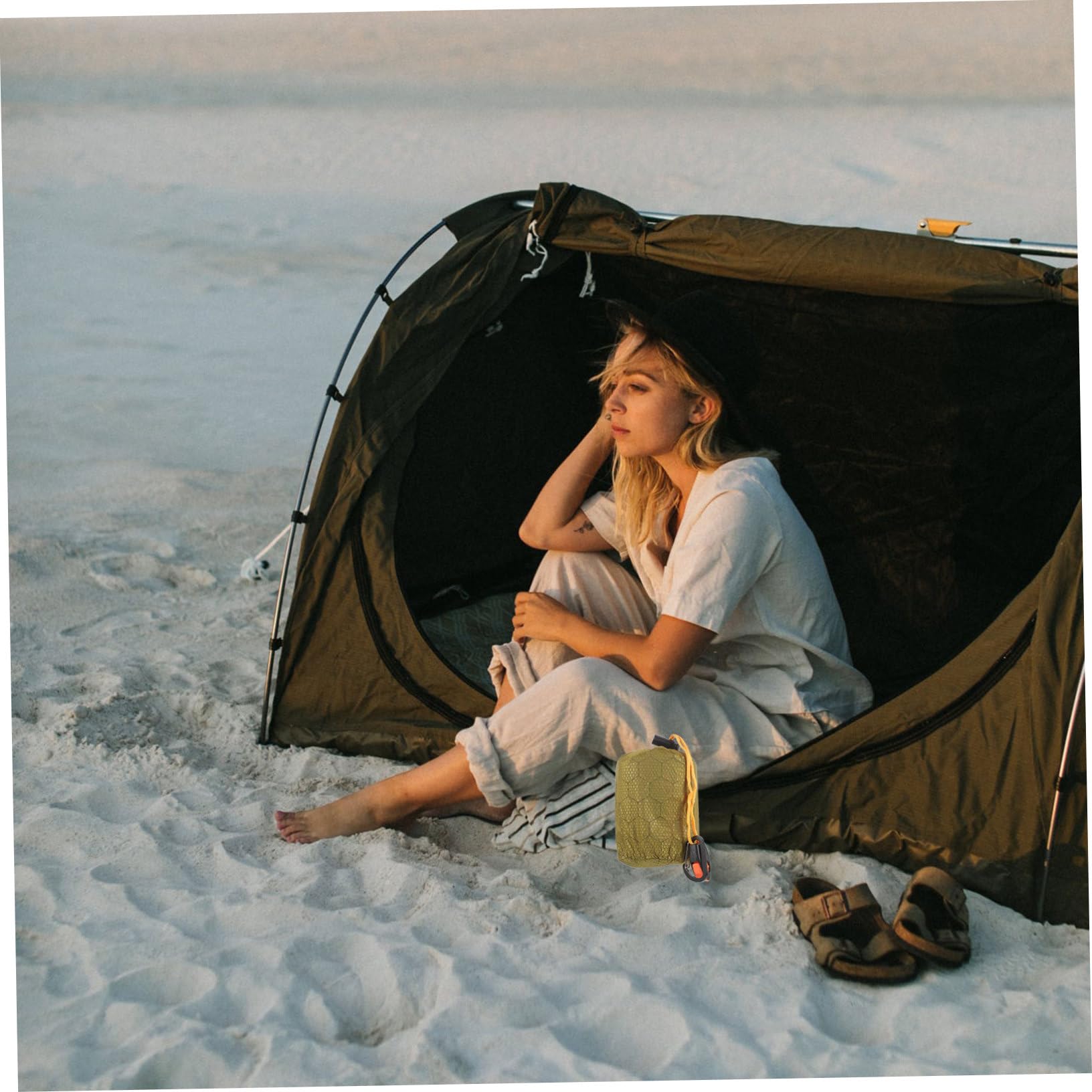 TOYANDONA Pe Aluminium Notfall Schlafsack für Erwachsene Leichter Camping Schlafsack mit Wasserdichtem Design für Outdoor Aktivitäten Notfälle und Survival Situationen Praktischem