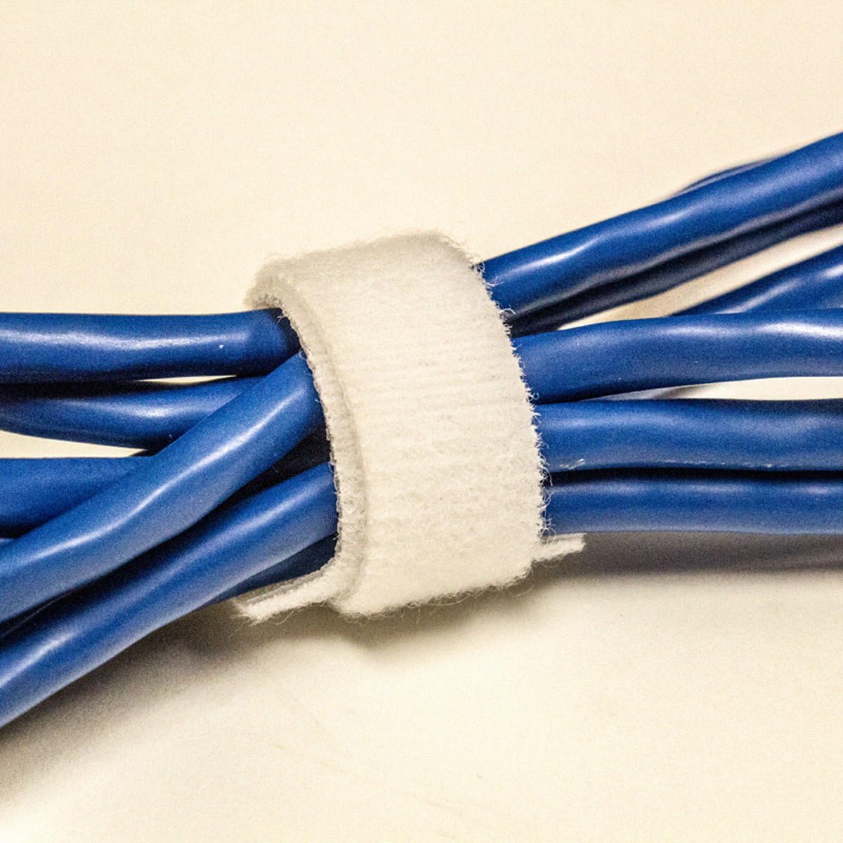 NavePoint 10 Inch Hook and Loop Reusable Strap Cable Cord Wire Ties 75 Pack White