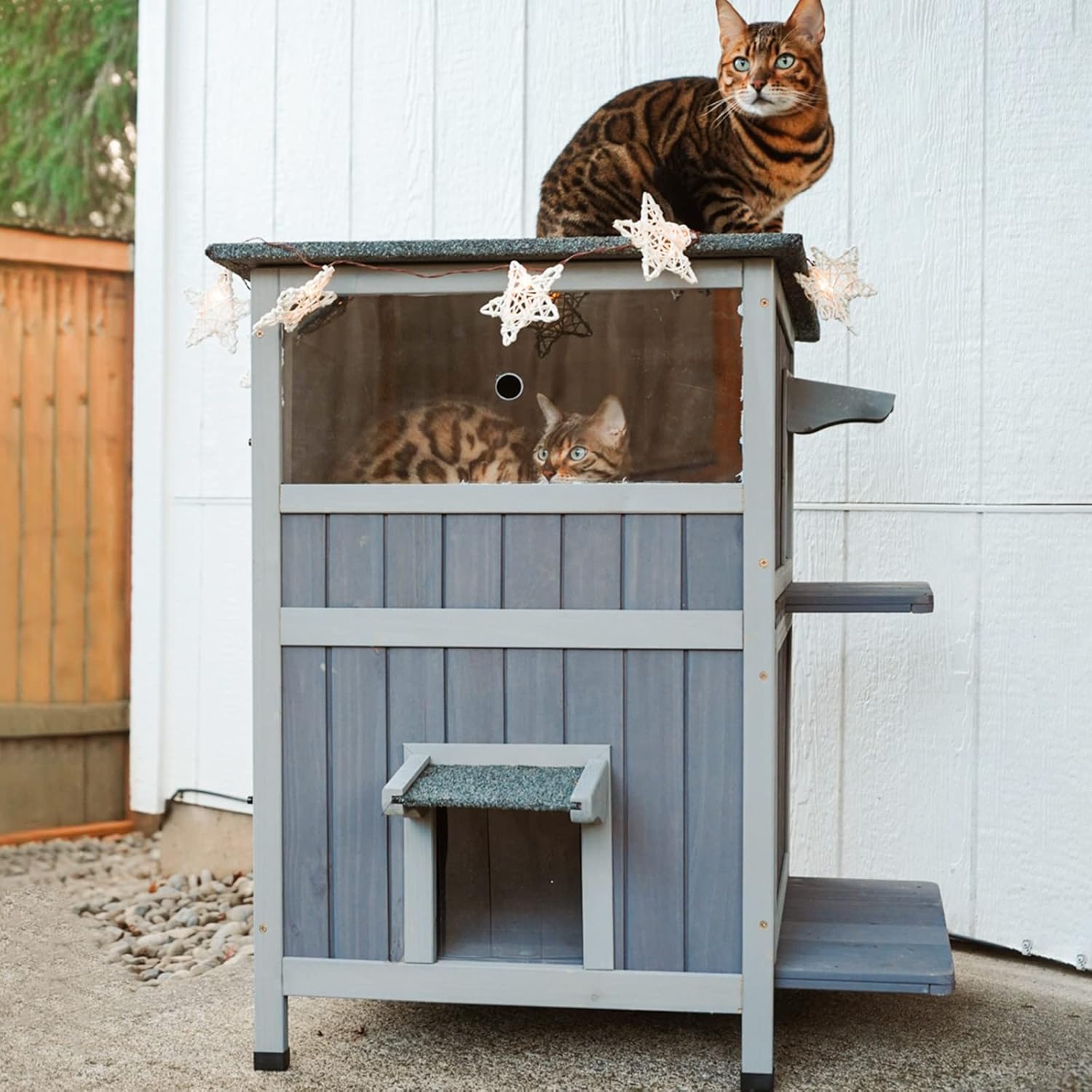 GUTINNEEN Outdoor Cat House, 2-Story Large Wooden Cat Condo for Multiple Cats, Weatherproof Feral Cat Shelter with Window, Cat Houses for Cats