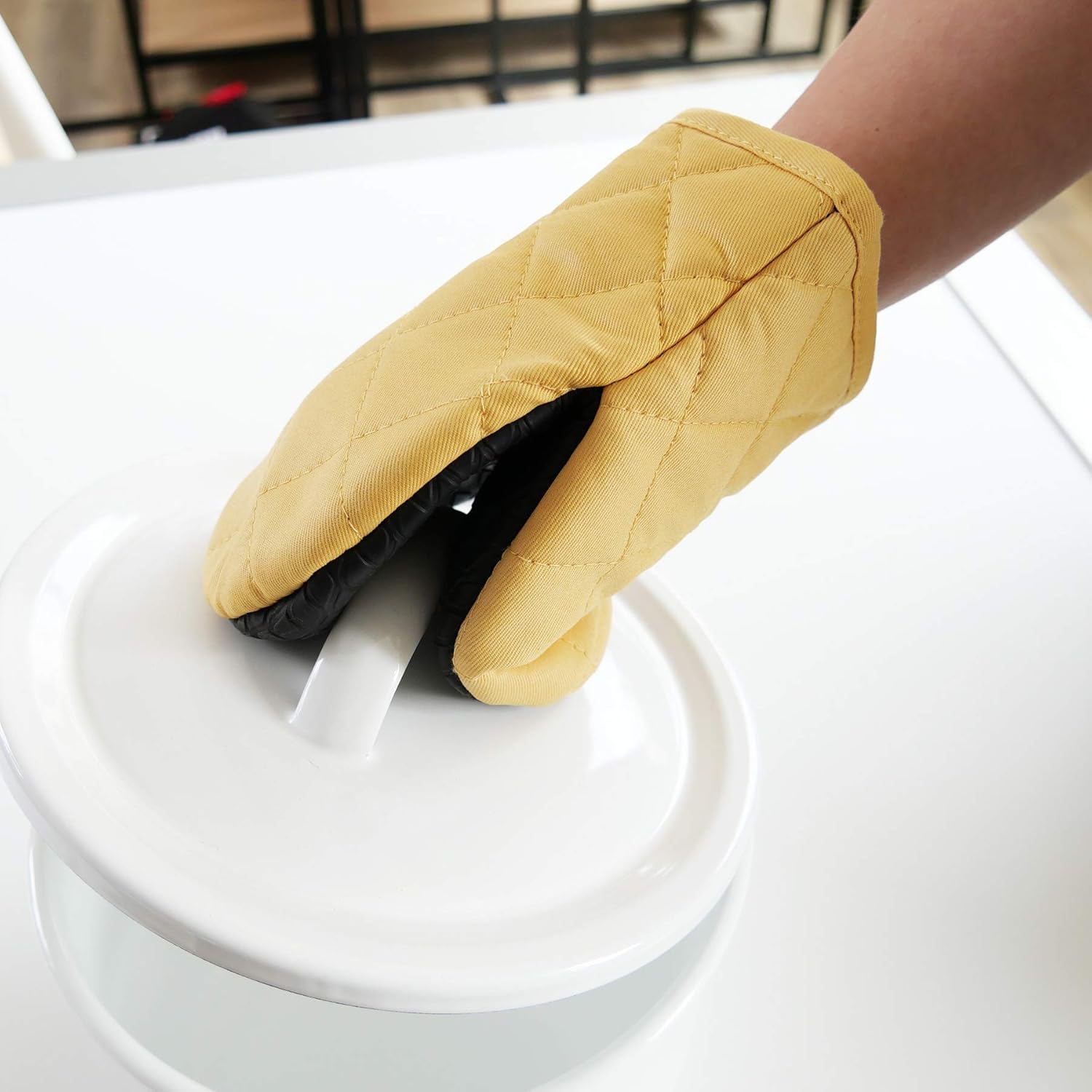 おしゃれな鍋つかみ7選 型の種類 素材 耐熱温度を要チェック 2ページ目 Macaroni