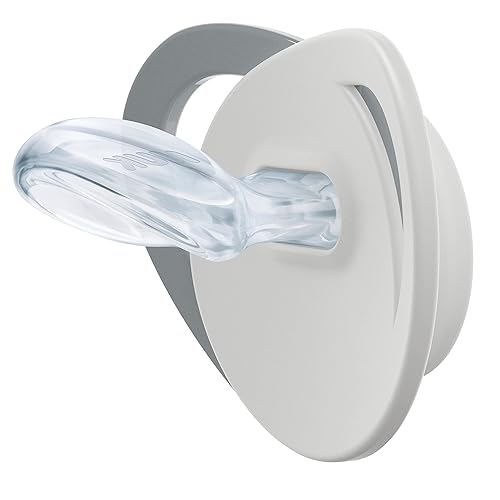 Miniatura 9 de NUK Chupete de ortodoncia que brilla en la oscuridad con escudo en forma de corazón, sin BPA, se adapta a 0-6 meses, paquete de 4 unidades