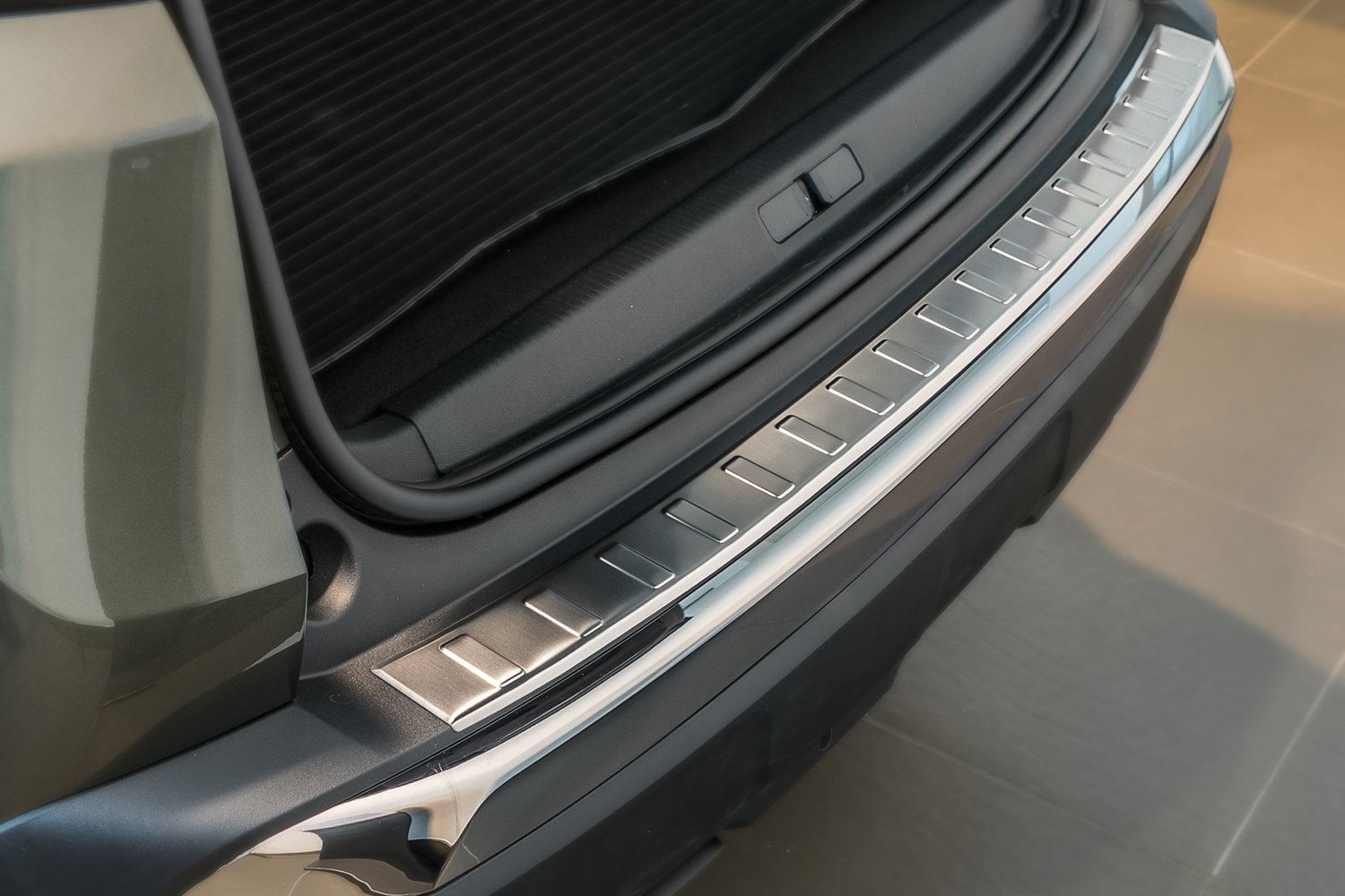 Klebemontage Auto Ladekantenschutz Aus Edelstahl Für Peugeot 3008 (2016–2025) – Silber, Selbstklebend Stoßstangenschutz Edelstahl Klebemontage 2016-2025