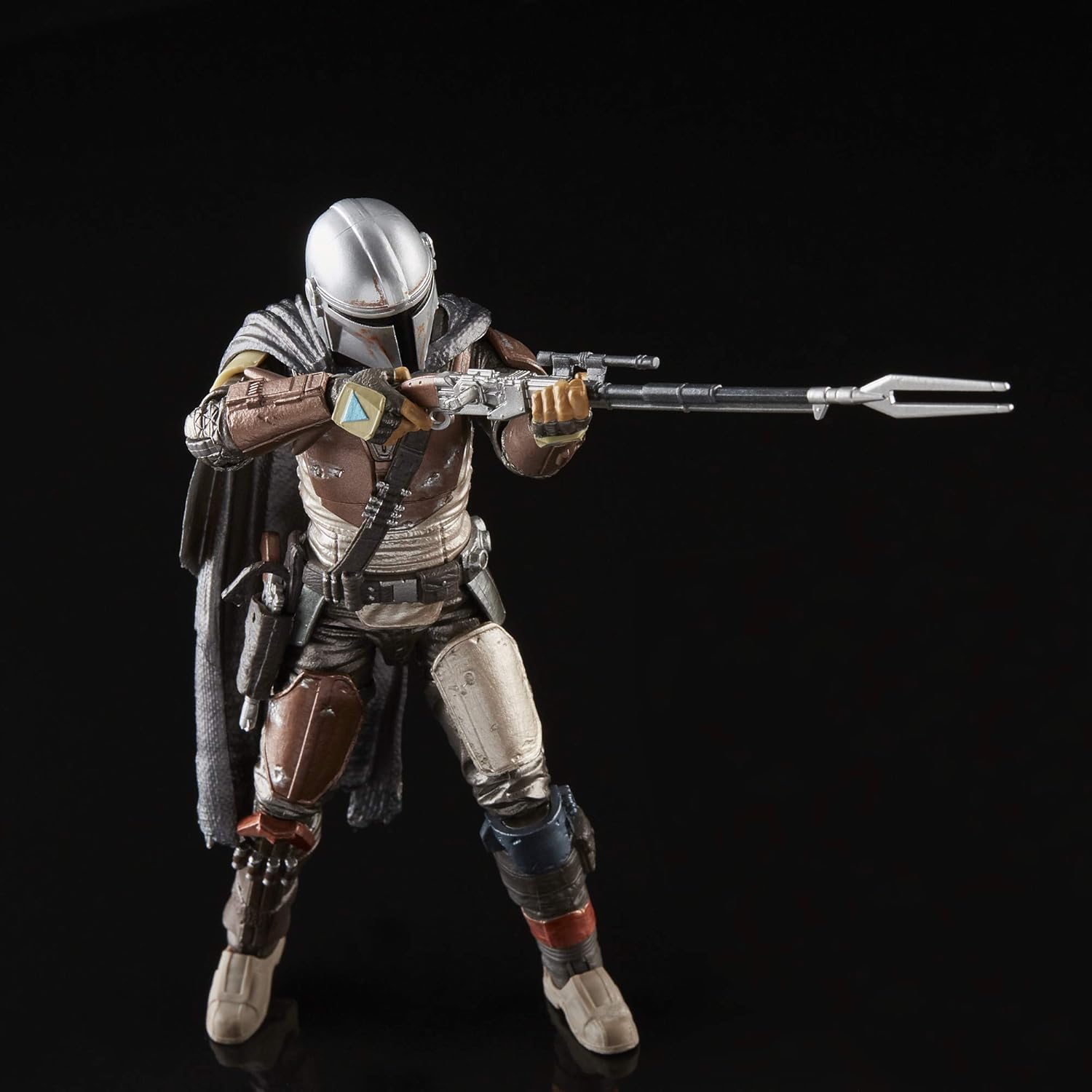 Star Wars The Black Series Carbonized Collection The Mandalorian Toy 6-inch Scale Action Figure, Toys for Kids Ages 4 and Up