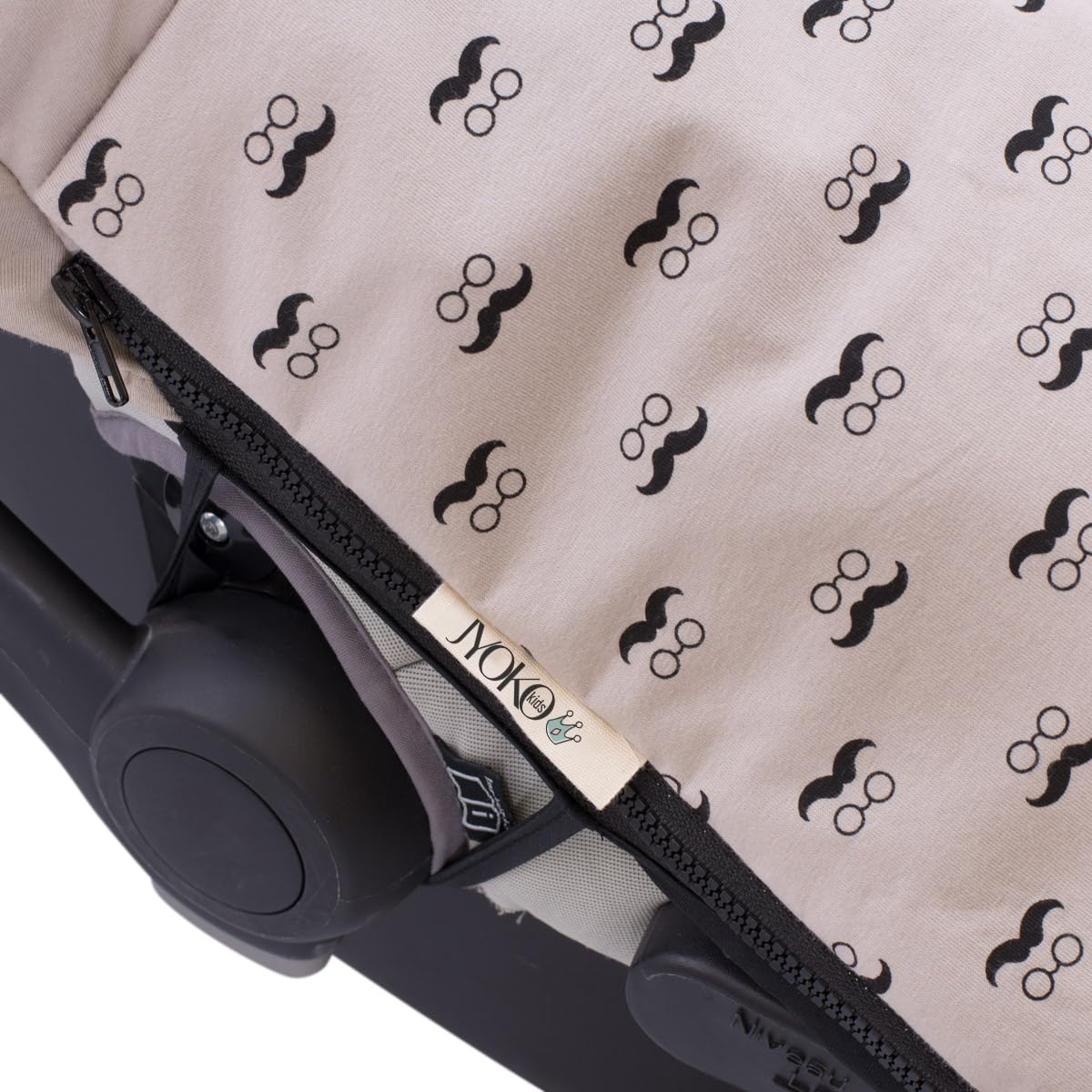 JYOKO KIDS Funda + Saco para portabebés y capazo Bebé Impermeabilizado en su interior, Algodón Orgánico (Beige Bigotes, Algodon)