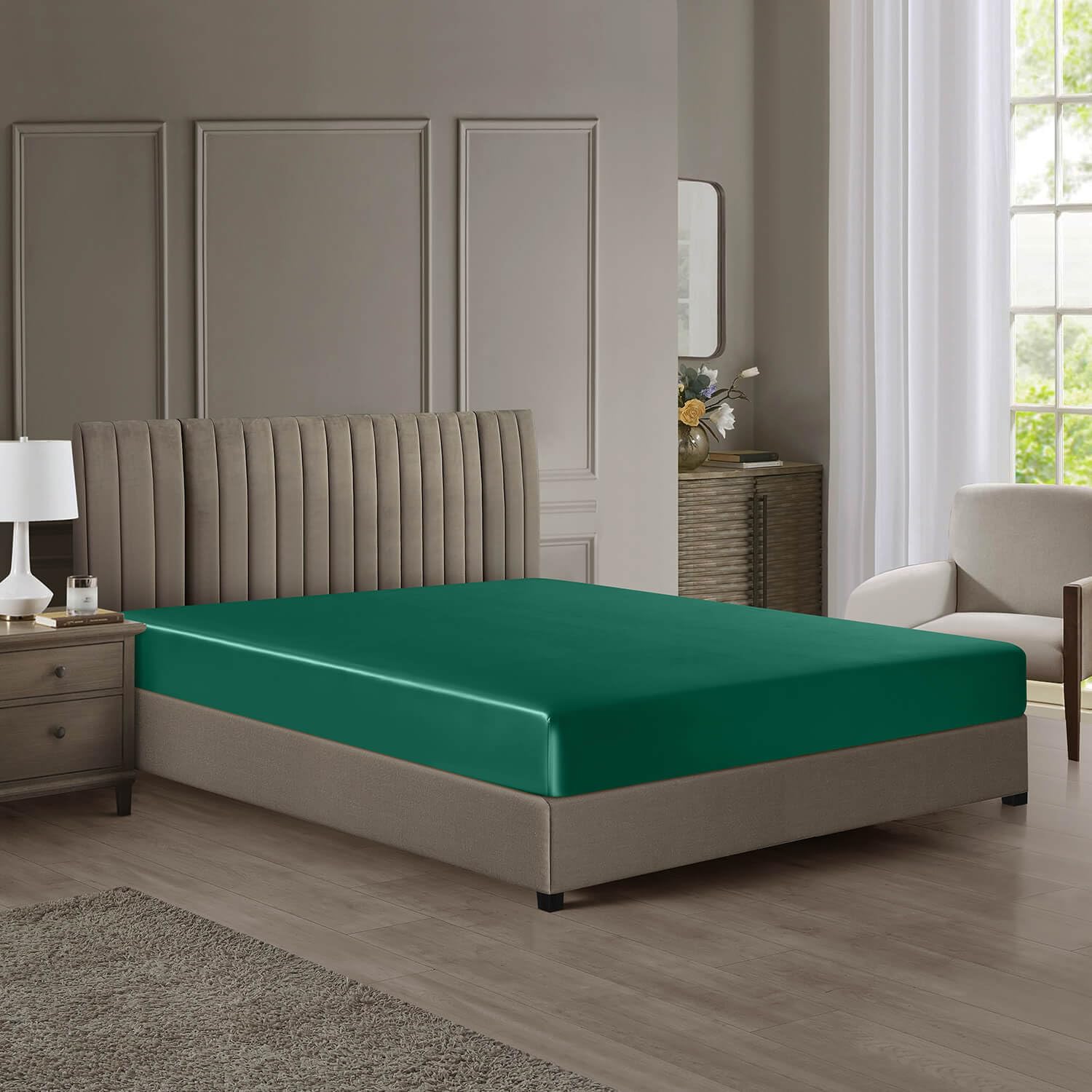 DISANGNI 22 Momme 6A Grade 100% Mulberry Silk Fitted Sheet, Oeko-Tex Certified, 1 Piece Luxury Soft Silk Fitted Sheet, Deep Pocket (Emerald Green, 150x200+30cm)