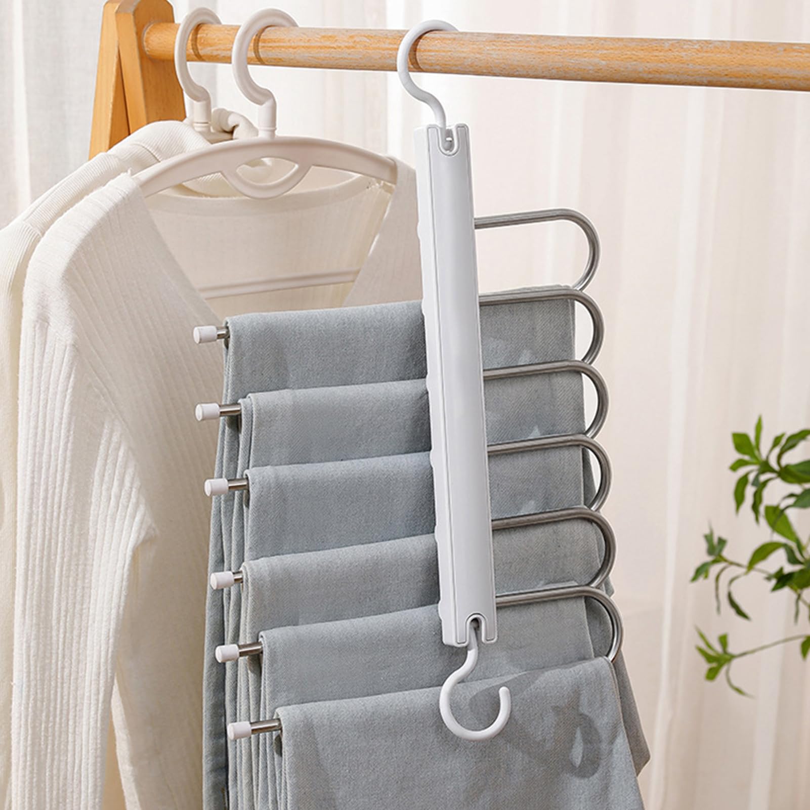 Amazon.com: awakentti Ganchos para colgar ropa, ganchos para colgar pantalones, pantalones vaqueros, organizador de almacenamiento antideslizante para armario y dormitorio : Hogar y Cocina