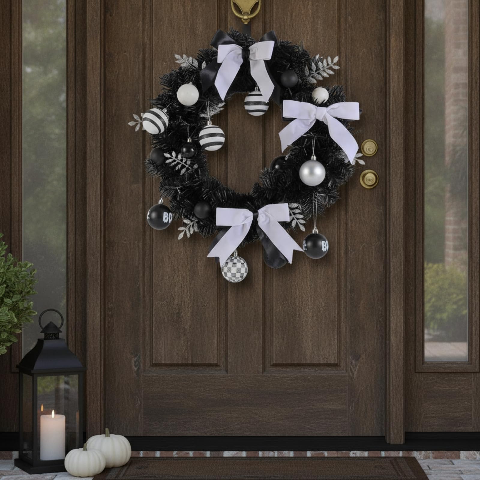 Festlicher Türkranz Weihnachtskranz Dekokranz Adventskranz mit Kugeln aus Und Stoff Schwarze Tanne mit Weißem Kontrast Und Schleifenband für Vordertür Wohnzimmer 50cm