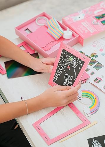 Miniatura 6 de BOX CANDIY Totally Twilight - Kit de linterna mágica de unicornio en caja de recuerdos para hacer y disfrutar
