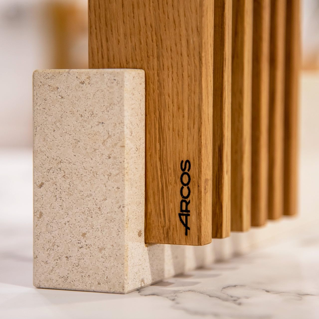 Arcos Petra Messerhalter, aus Kalkstein und Holz, 28 x 36 x 7 cm, für 6 Messer (Messer nicht im Lieferumfang enthalten)