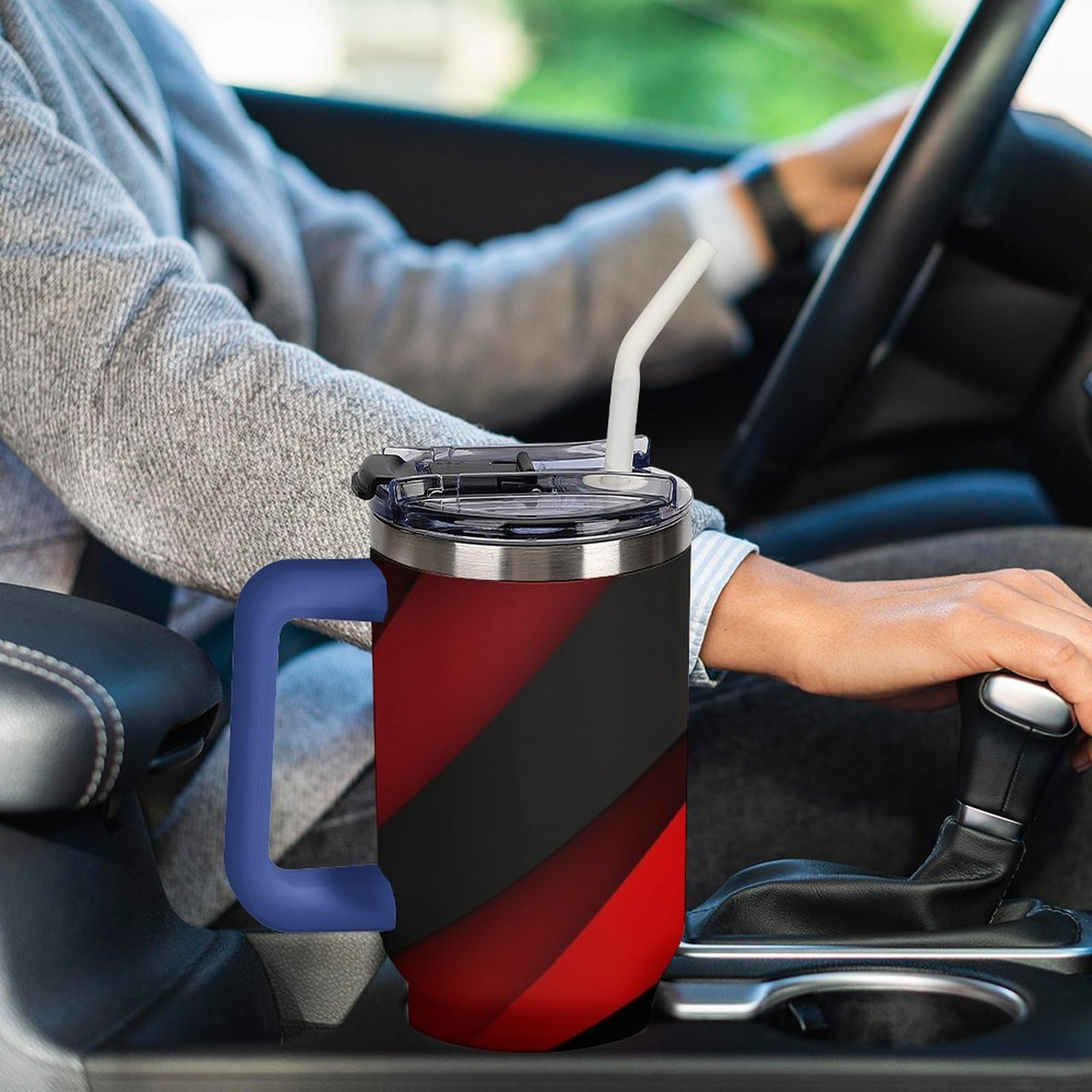 Autobecher aus 304er Edelstahl, mit Strohhalm und auslaufsicherem Deckel, großes Fassungsvermögen, vakuumisolierter Reisebecher für Auto-Becherhalter, 1,2 l, Rot / Schwarz