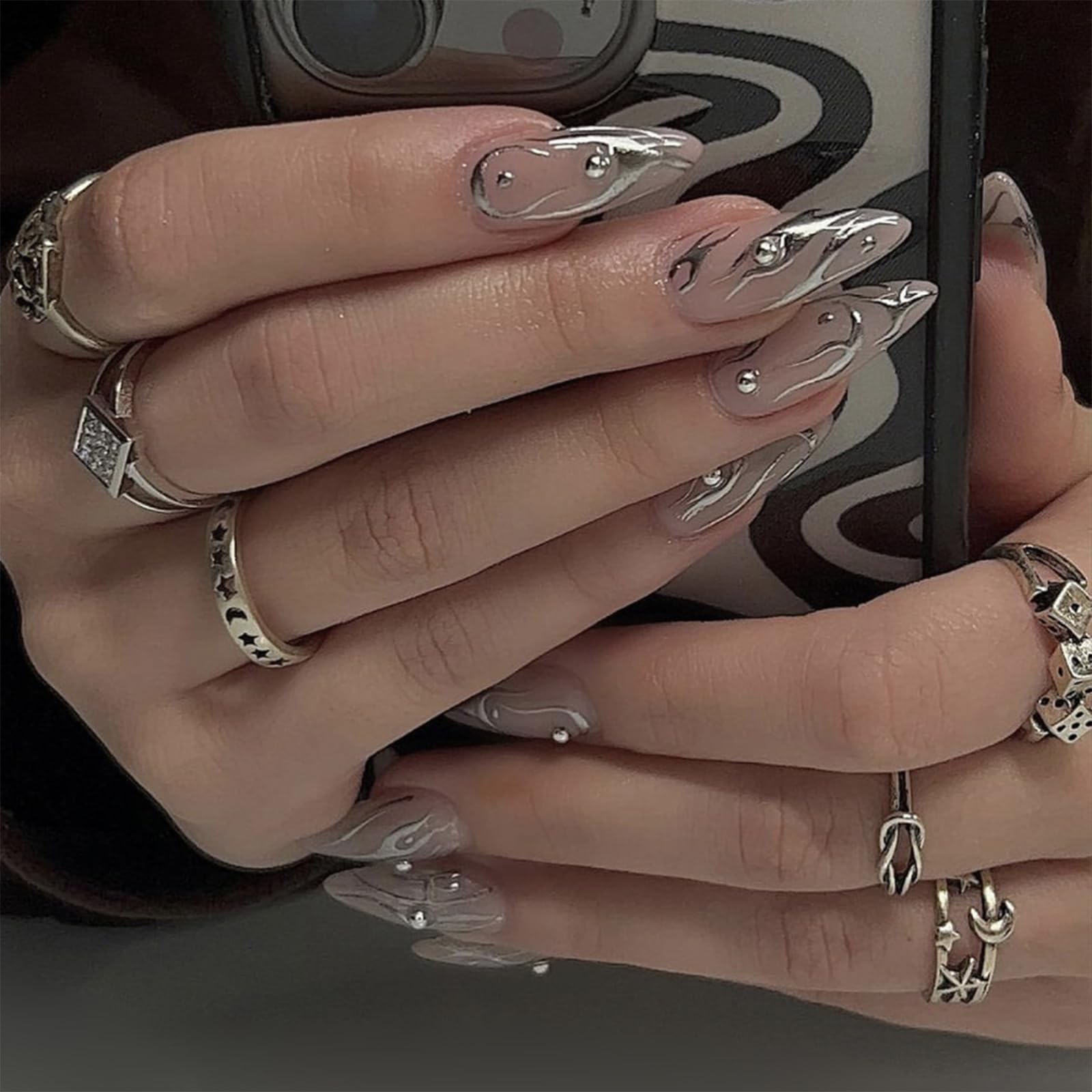 Nayyana 24 piezas Almendra Prensa en uñas Medianas Uñas postizas Astilla Remolino Pegamento en las uñas Rhinestone Stiletto Uñas acrílicas con diseño Plata Onda de agua Tabletas de uñas