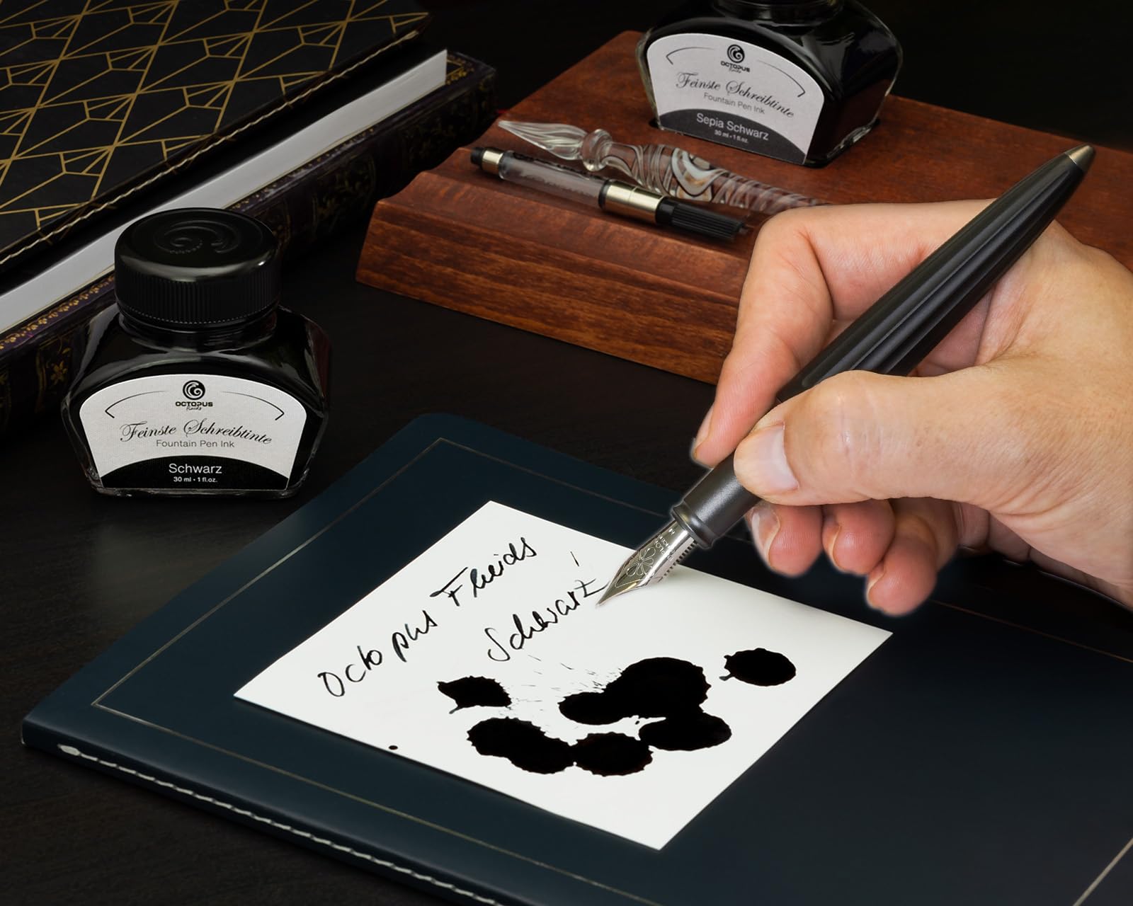 Diplomat Aero Füllhalter-Set Schwarz, Holzbox Wenge | Mit Edelstahlfeder M, 30 ml Octopus Tinte Königsblau, Konverter und Holzschatulle aus Wengeholz als Stifteetui