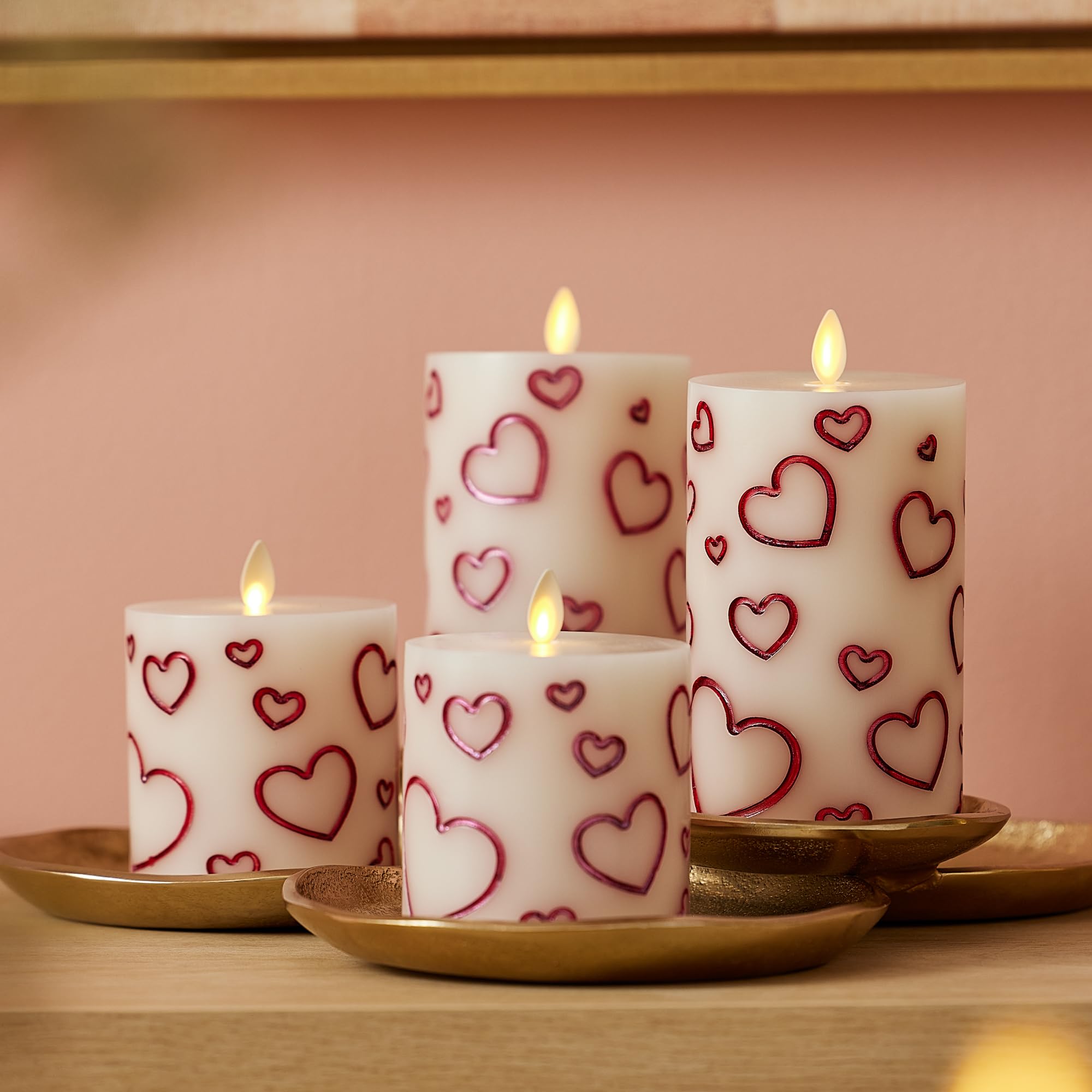 Luminara Bougie sans flamme en forme de cœurs gravés Collection Saint-Valentin Rouge ivoire nacré métallisé 8,4 x 16,5 cm