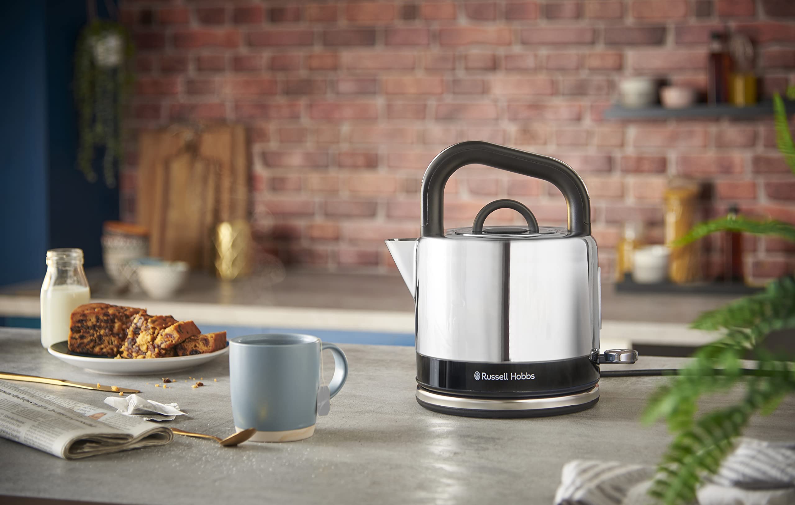 Russell Hobbs czajnik elektryczny, strefy szybkiego gotowania, kontroler strix,szczotkowana stal nierdzewna, idealny kształt dziubka, ergonomiczny, pojemność 1,5L, 2400W, czarny, Distinctions 26420-70