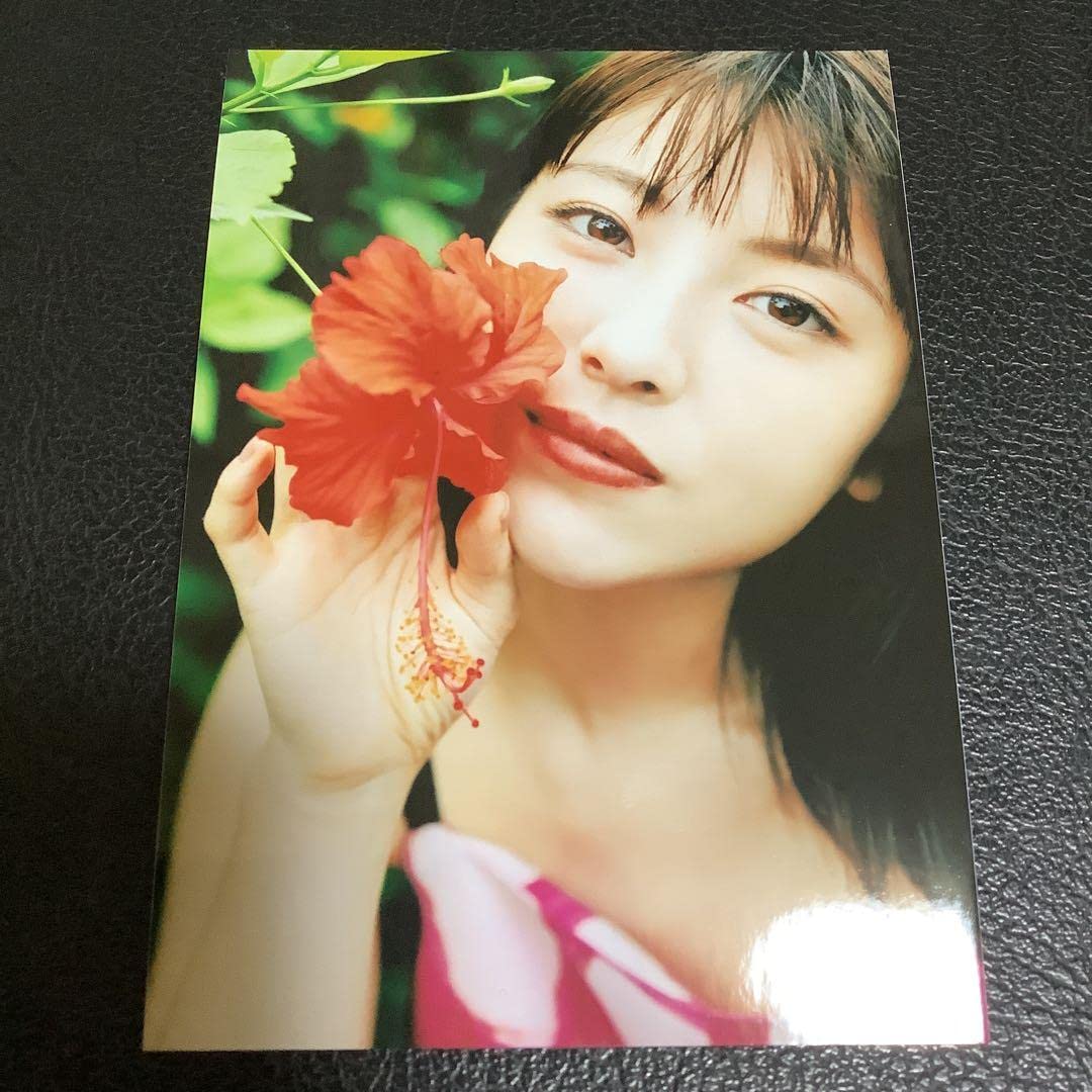 Amazon.co.jp: 2)80129)浜辺美波 L判写真10枚set : 文房具・オフィス用品