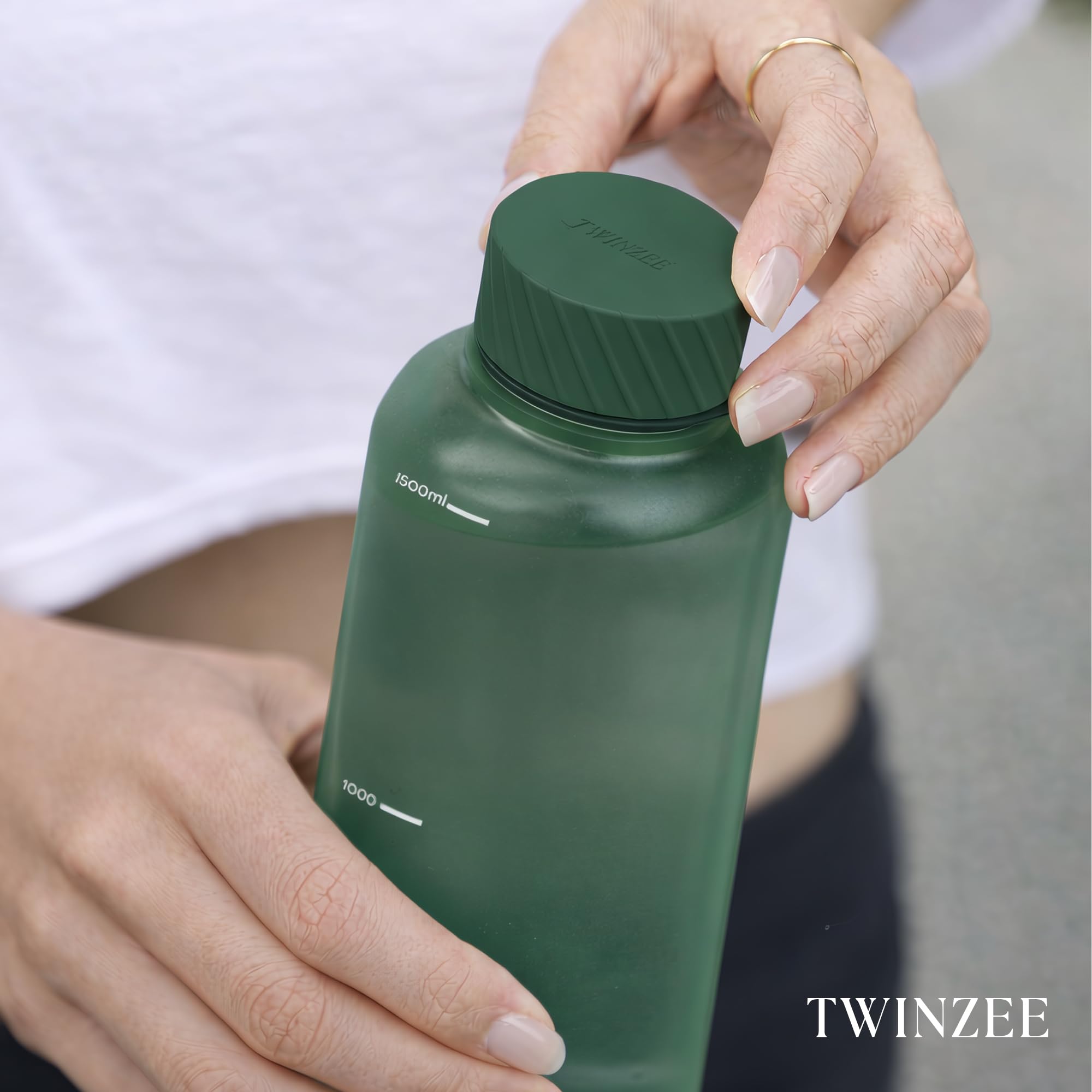 Twinzee Botella Agua 1,5 litro - Sin BPA & Antigoteo, Botella de Agua Deportiva, Oficina, Colegio, Gym, Cantimplora - Tritan Water Bottle, Verde Bosque — view 2