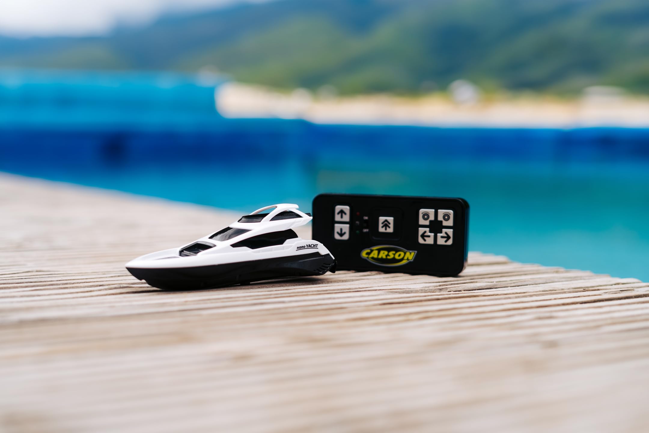 Carson 500108057 Nano Racer Yacht 2.4 GHz - łódź zdalnie sterowana, łódź RC, łódź zdalnie sterowana dla dzieci i dorosłych, w tym pilot zdalnego sterowania