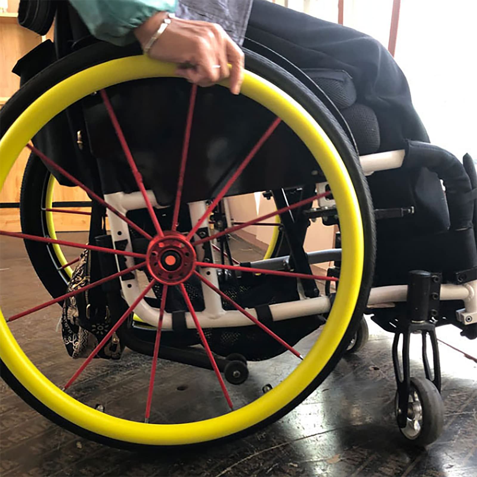 Rollstuhl Greifringe Passend 24-Zoll-Rollstuhl-Greifrandabdeckungen aus Silikon, rutschfeste und verschleißfeste Handschiebeabdeckung, Rollstuhl-Hinterrad, Silikonschlinge, Schutzhülle für Schieberin
