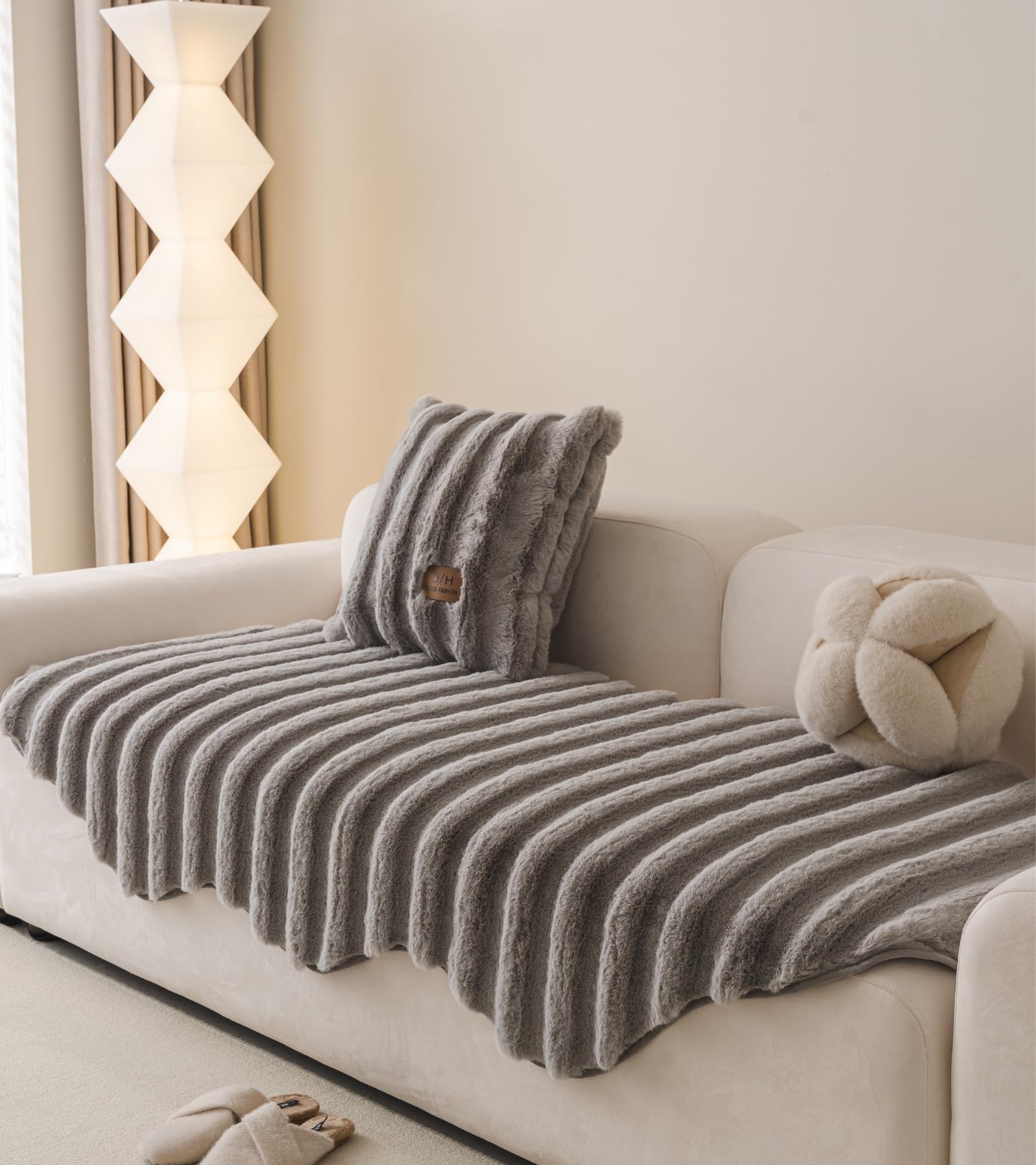 Huierxun Plush Anti-Scratch Couch Cover Furry Fluffy Cushion Cover Thick Cozy Warm Non-Slip Sofa Slipcovers Irregular Shape Vertical Stripe Furniture