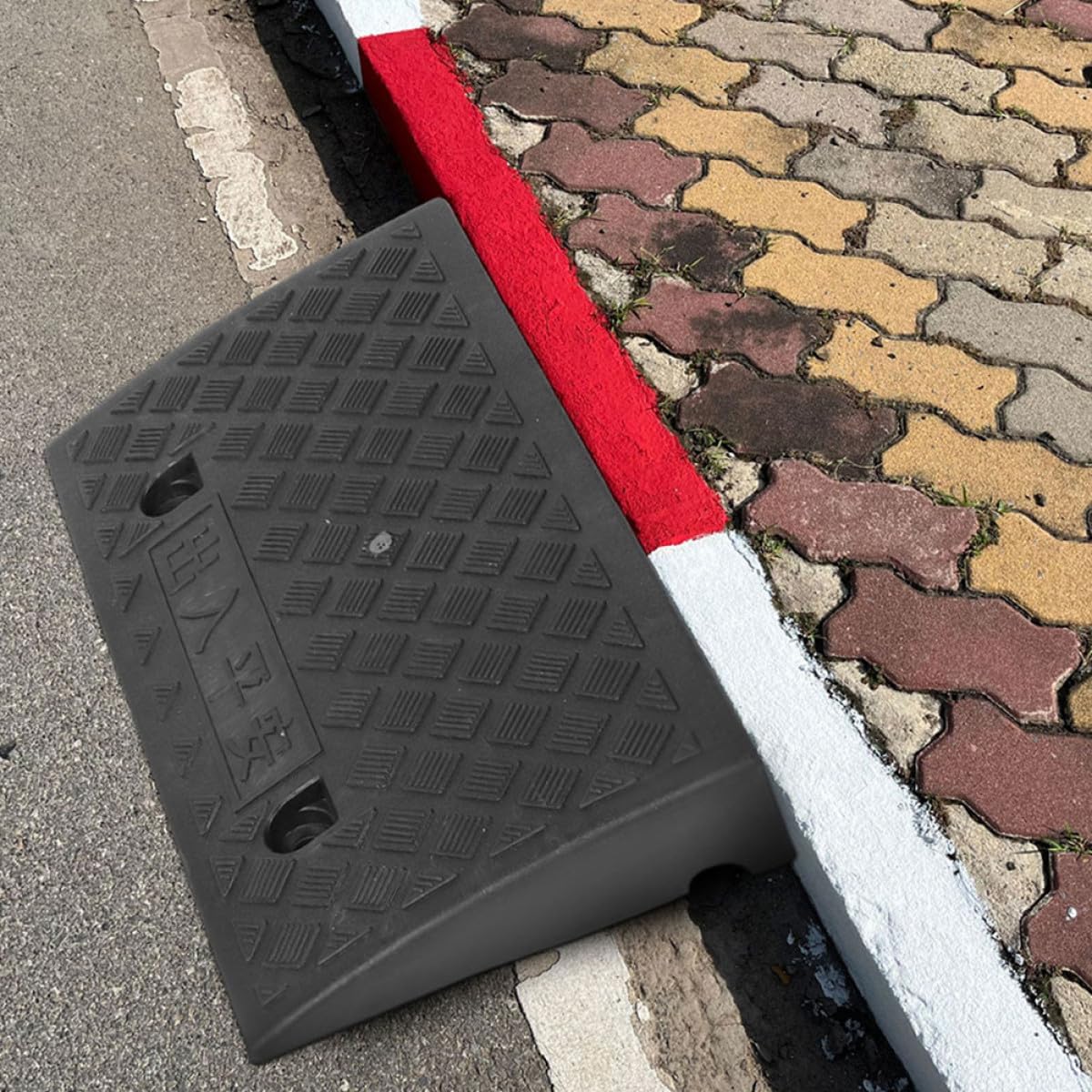 Heavy Duty Rubber Car Ramp 5cm High Curb Ramp for Driveway and Garage Threshold Suitable for Trucks Suvs and Lawn Mowers