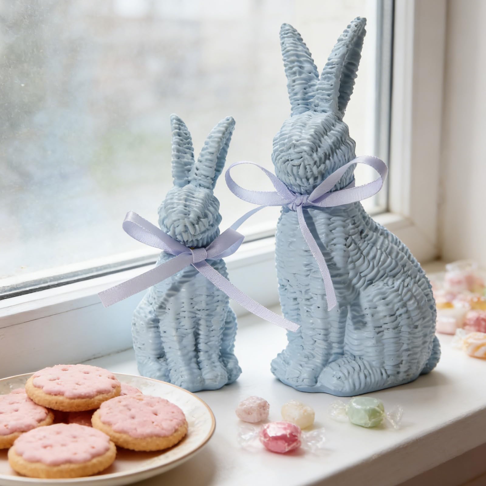 Juego de 2 figuras de conejitos de Pascua con efecto de ratán, estatuas de conejos para decoración de primavera para uso en interiores y exteriores, decoración de centro de mesa de primavera