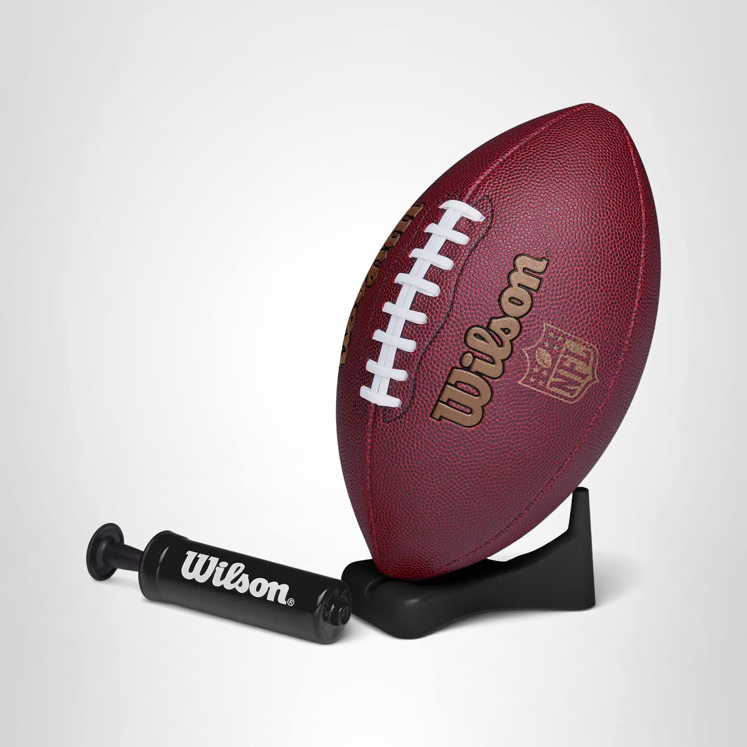 Wilson NFL アメリカンフットボール（ハンドポンプ付） Amazon.com : WILSON NFL Ignition Football with Pump & Tee - Junior