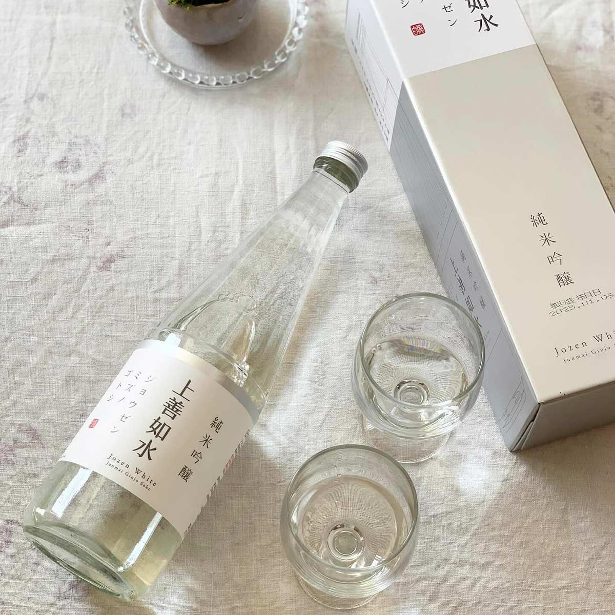 Amazon.co.jp: 白瀧酒造 上善如水 純米吟醸 ボトル缶 180ml : 食品
