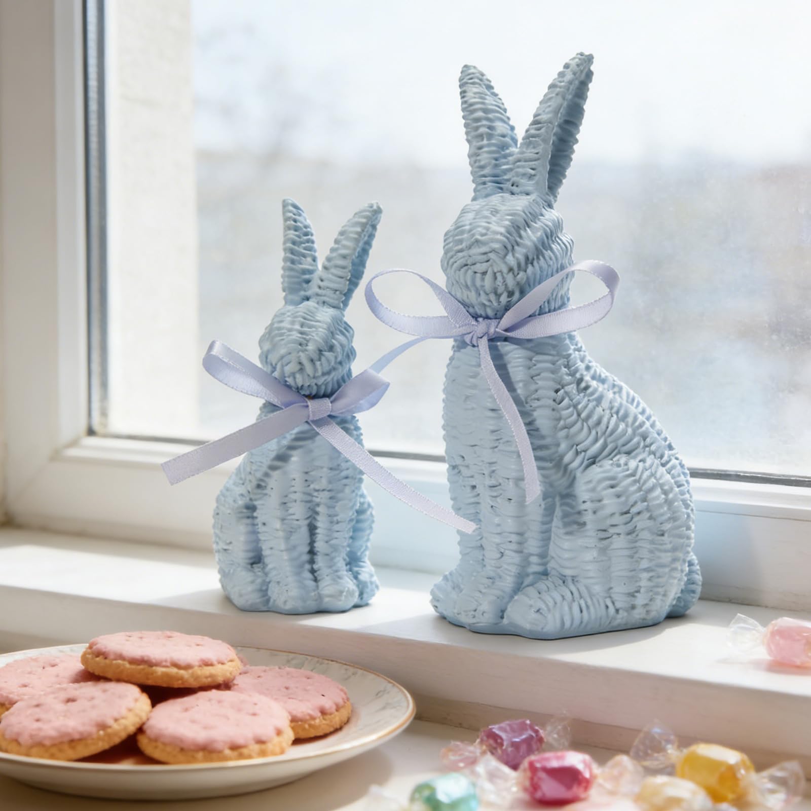 Juego de 2 figuras de conejitos de Pascua con efecto de ratán, estatuas de conejos para decoración de primavera para uso en interiores y exteriores, decoración de centro de mesa de primavera