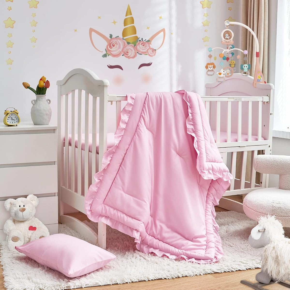 Juego de ropa de cama para cuna de 3 piezas, edredón acolchado con volantes para bebé, sábana bajera ajustable y funda de almohada, ropa de cama Shabby Chic con volantes, diseño de manta suave, color rosa