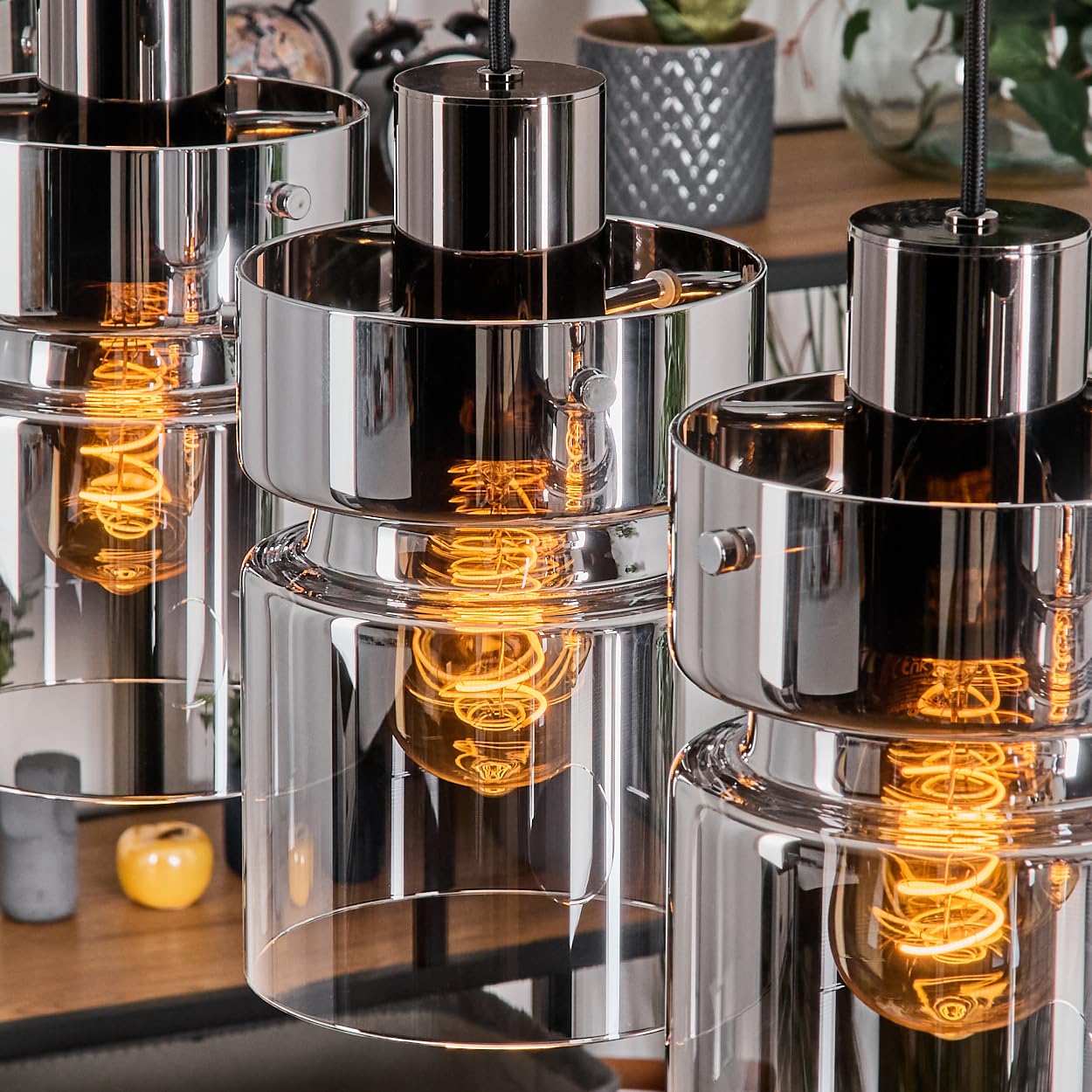 HOFSTEIN Hängeleuchte Hasvik, 4-flammige Hängelampe aus Metall/Glas in Schwarz/Chrom/Rauch, Retro/Vintage-Design (Ø 15 cm), E27, Pendelleuchte höhenverstellbar bis 150 cm, Esszimmer, Wohnzimmer, Küche